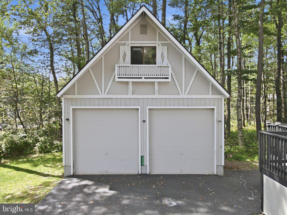 320 LAMONT WAY