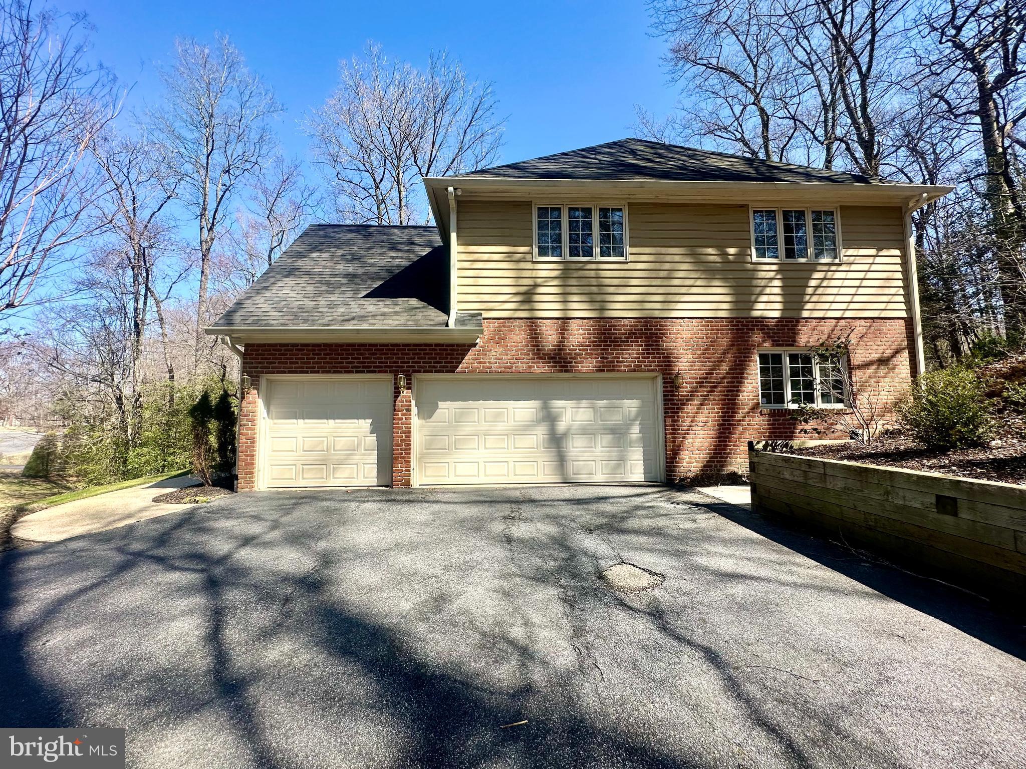 1617 JOHN ROSS LANE