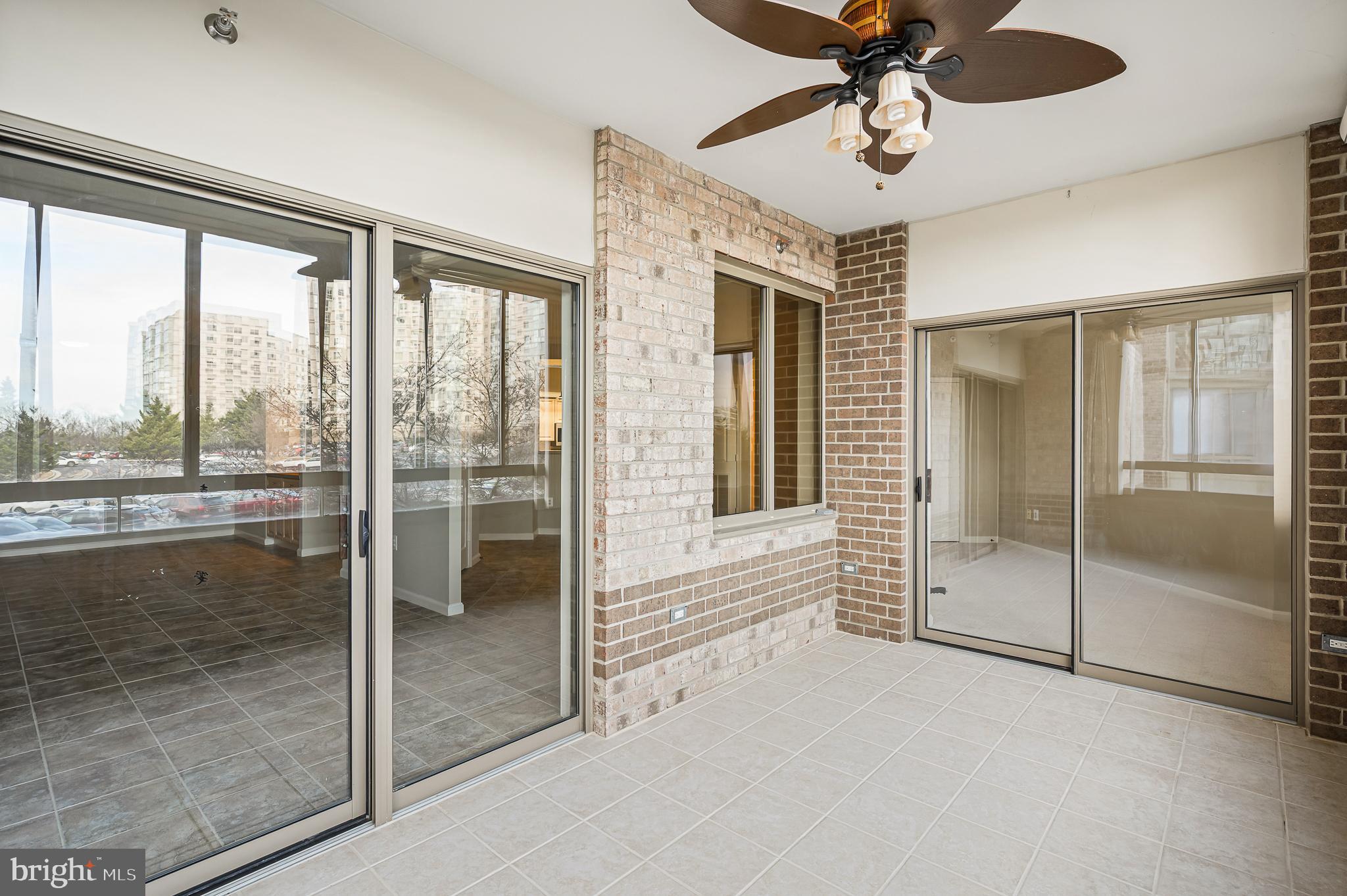 LANSDOWNE WOODS - Residential