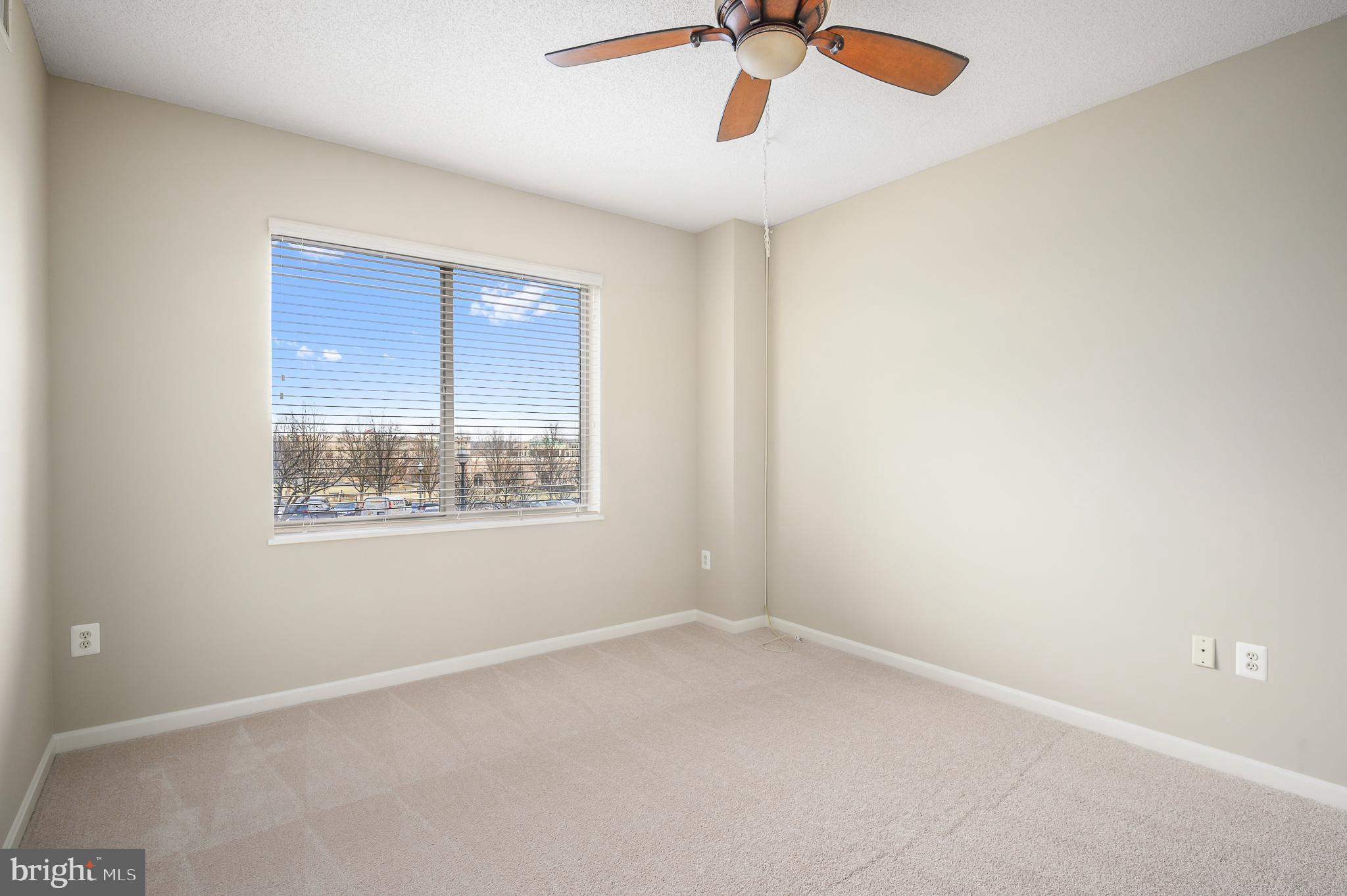 LANSDOWNE WOODS - Residential