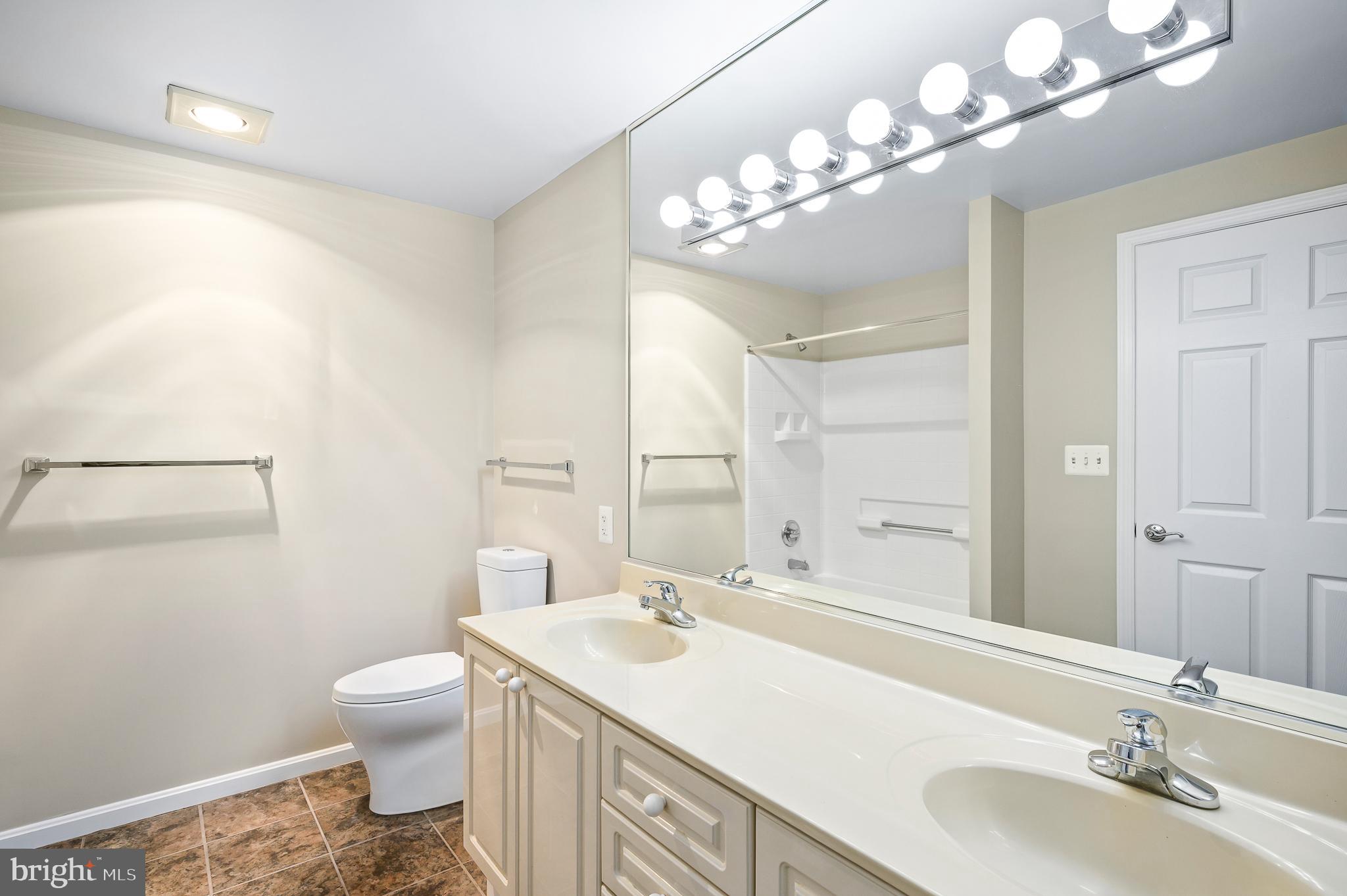 LANSDOWNE WOODS - Residential