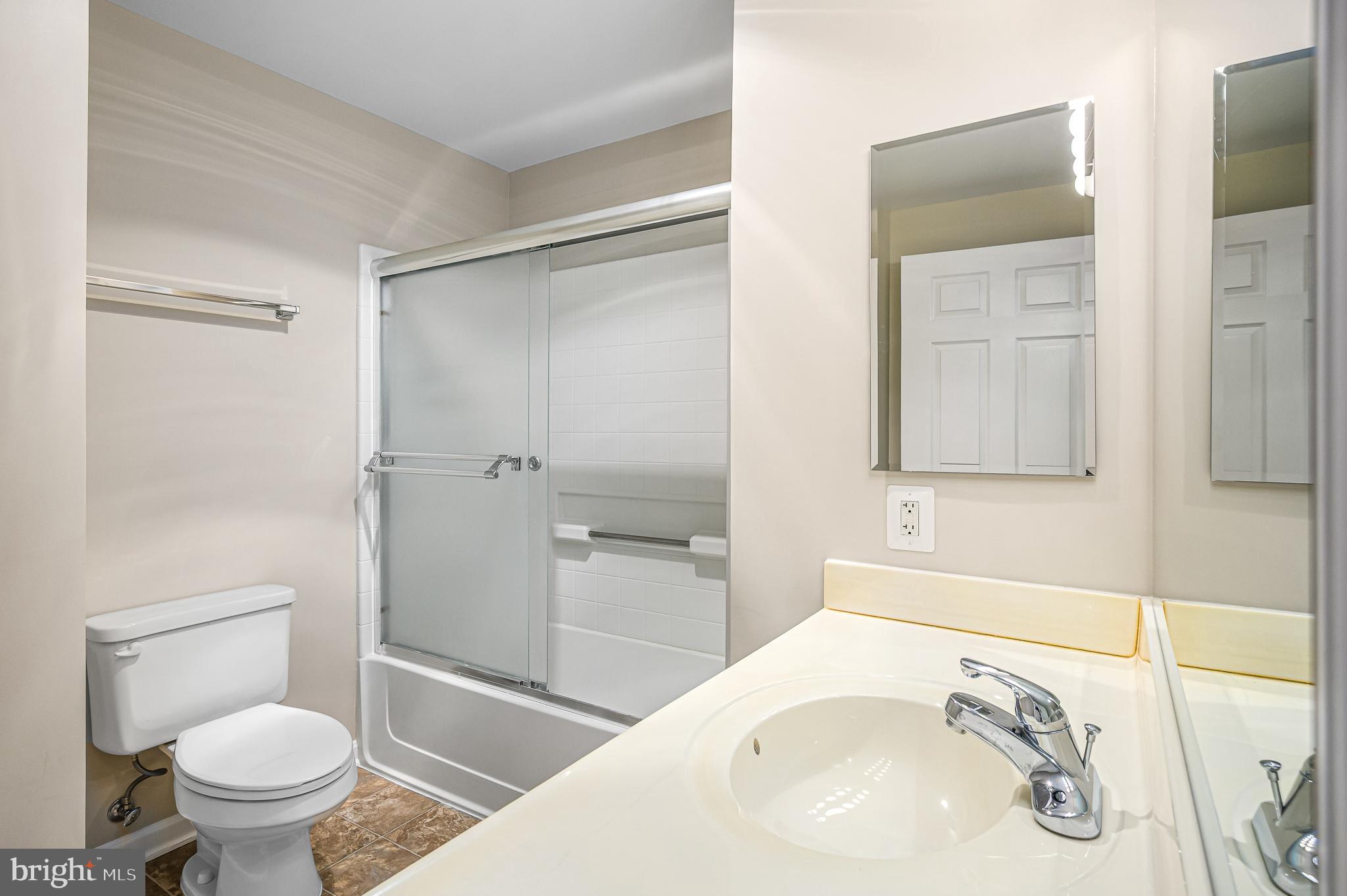 LANSDOWNE WOODS - Residential