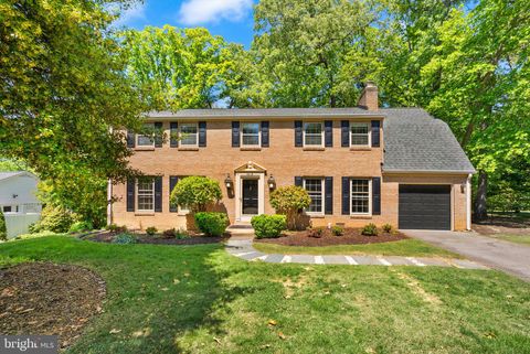 Photo of 4018 Robertson Boulevard, ALEXANDRIA, VA 22309 (MLS # VAFX2316446)