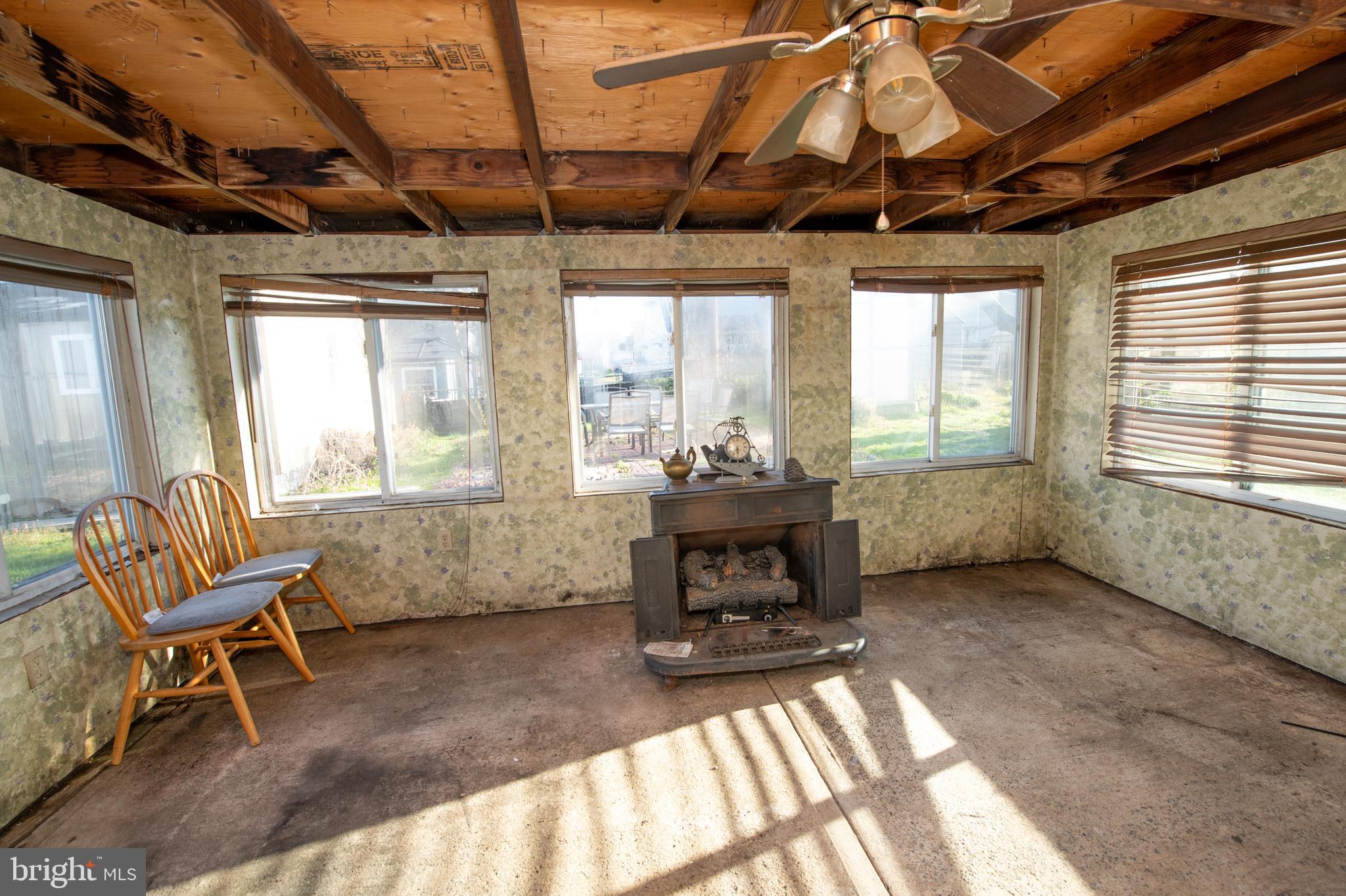 LEVITTOWN - Residential