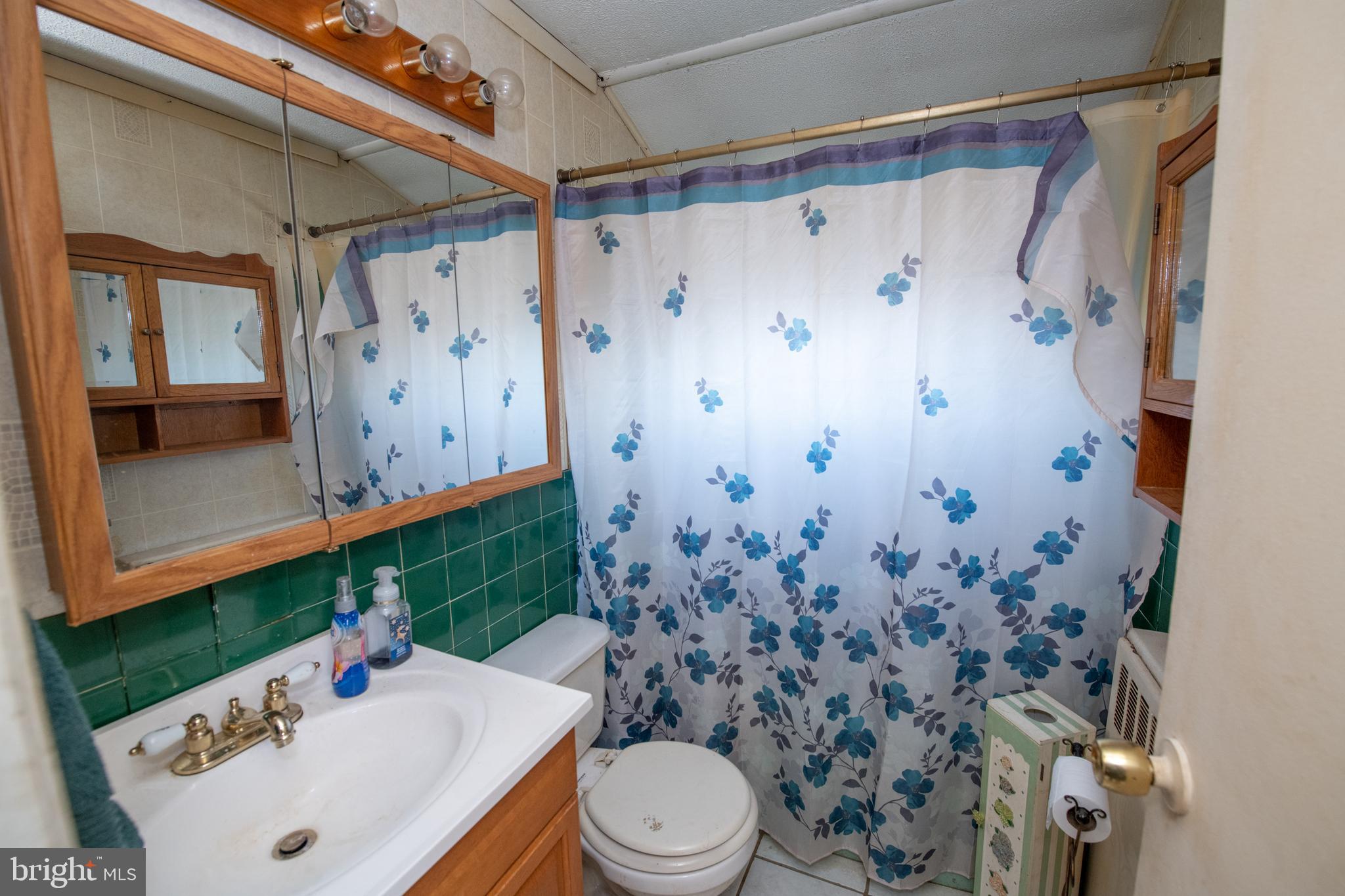 LEVITTOWN - Residential