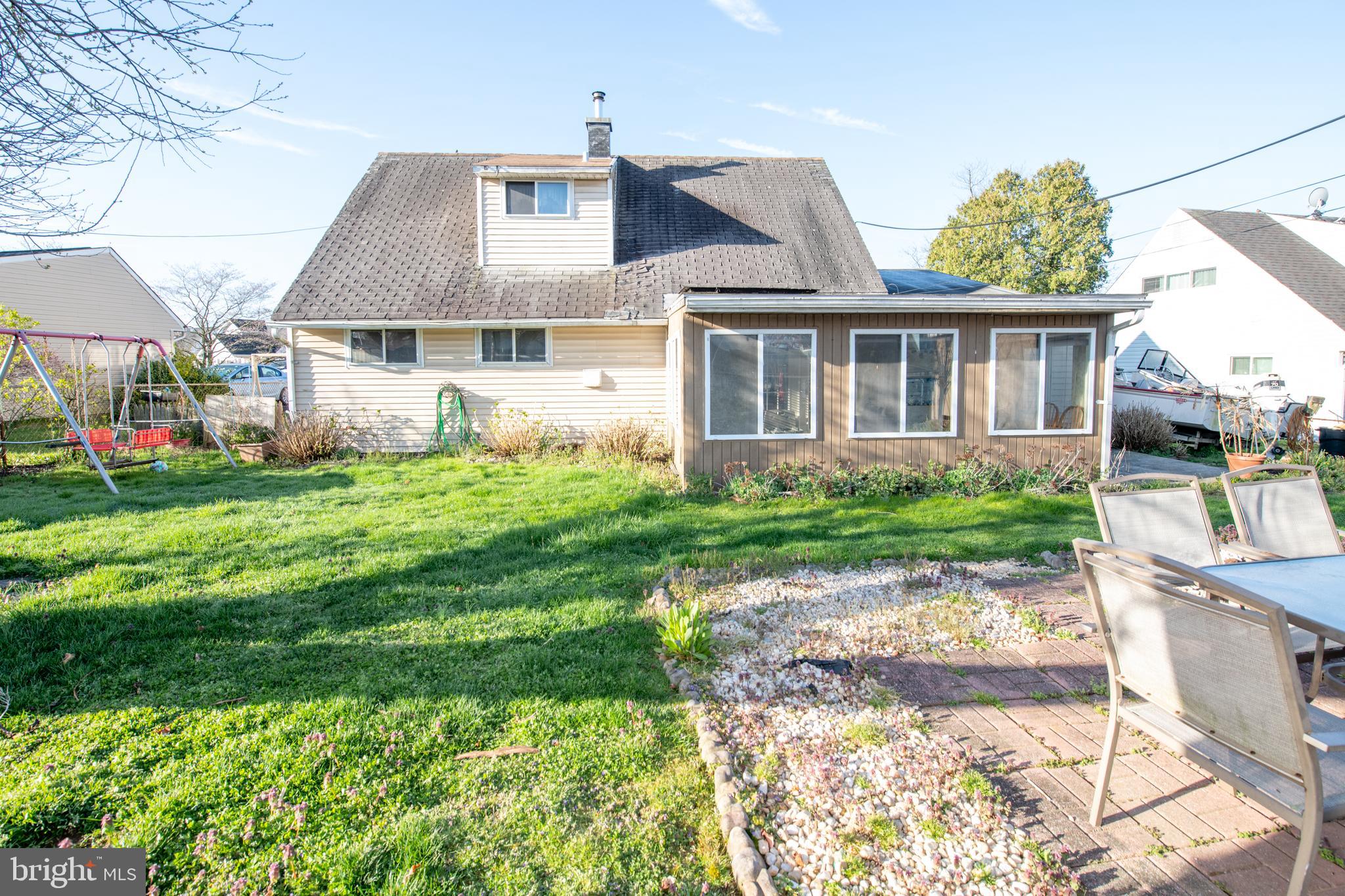 LEVITTOWN - Residential