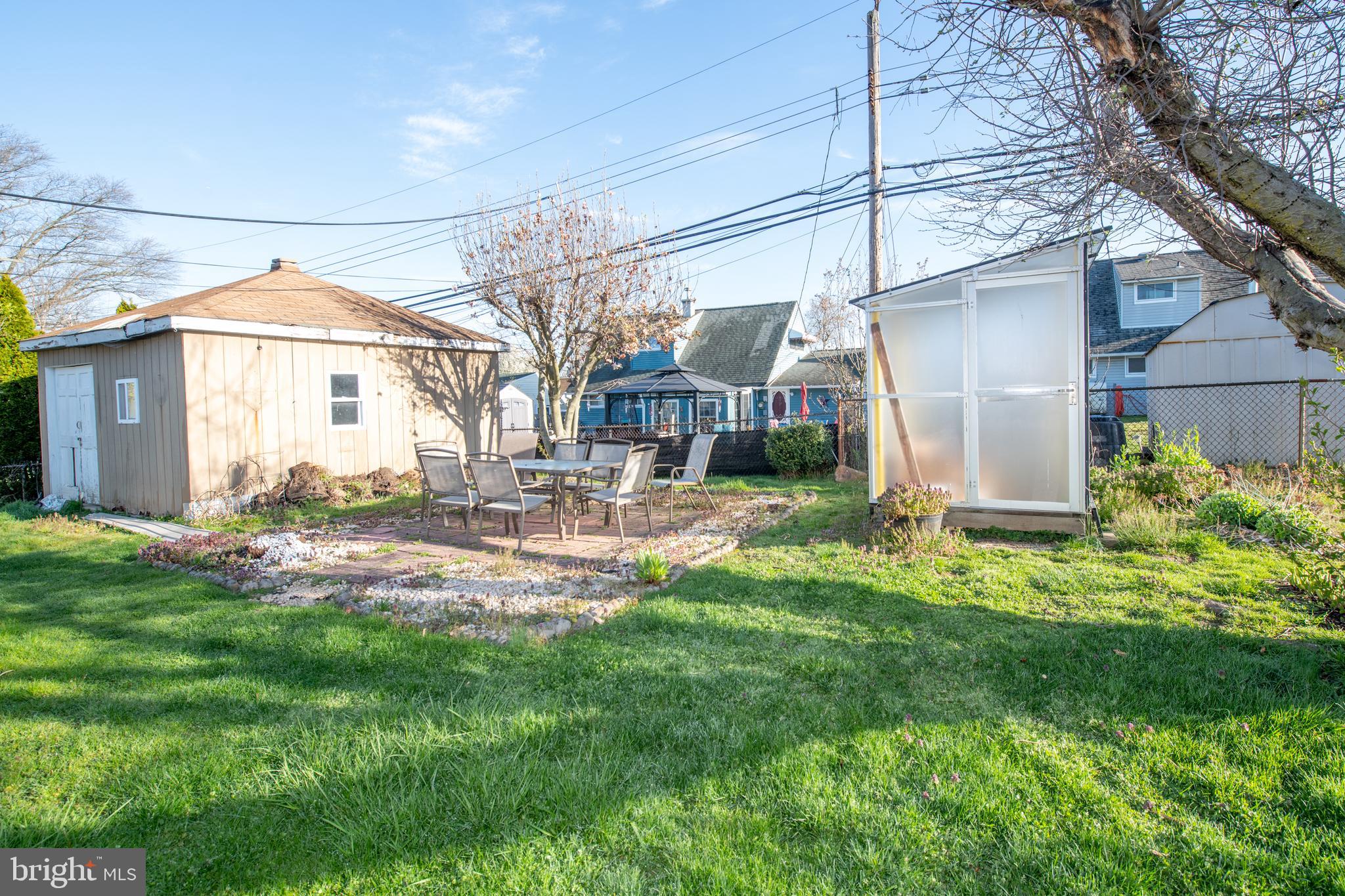 LEVITTOWN - Residential