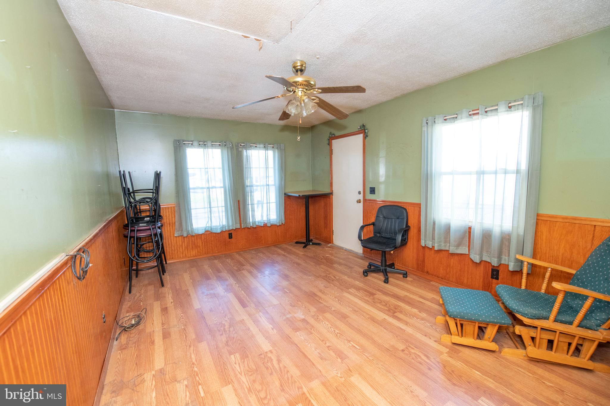 LEVITTOWN - Residential