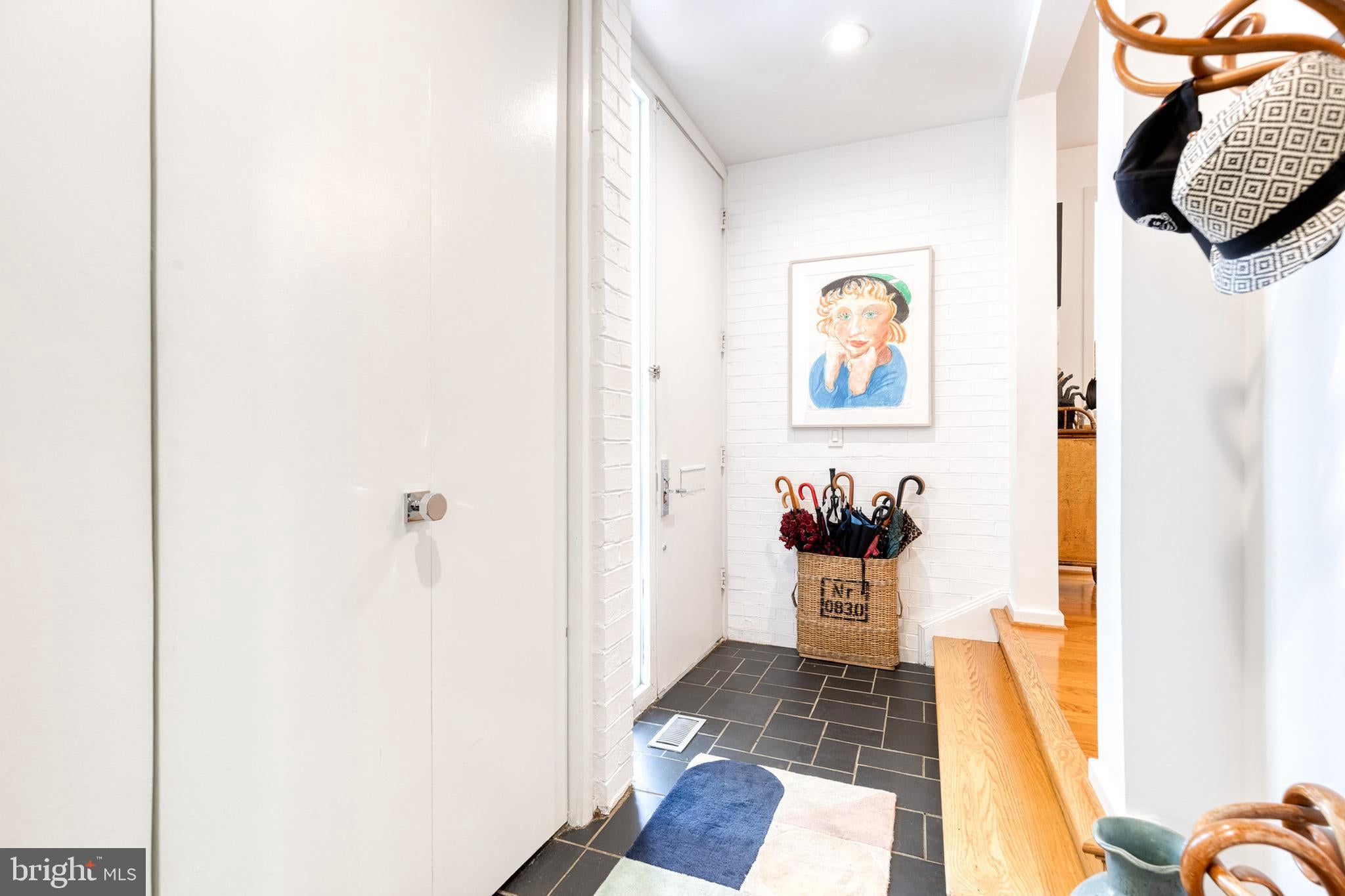 14 ROLAND MEWS