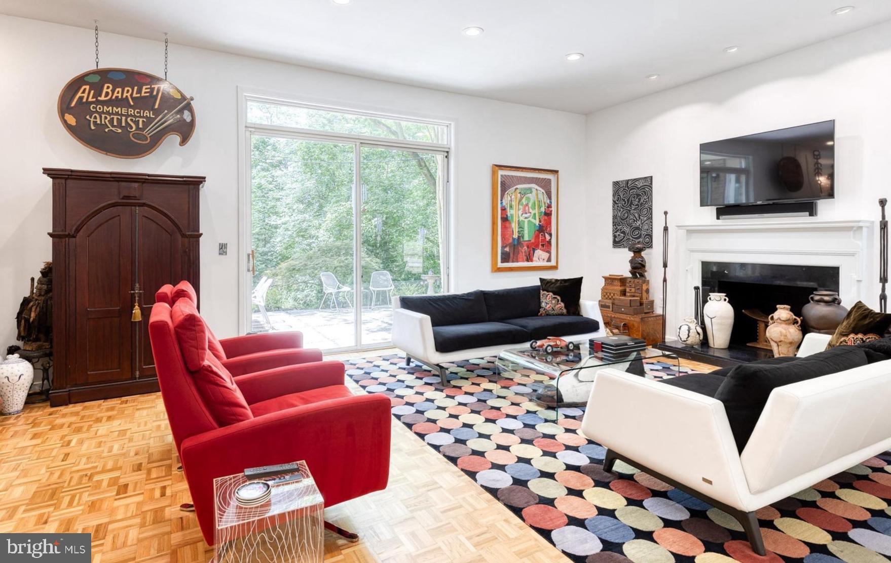 14 ROLAND MEWS