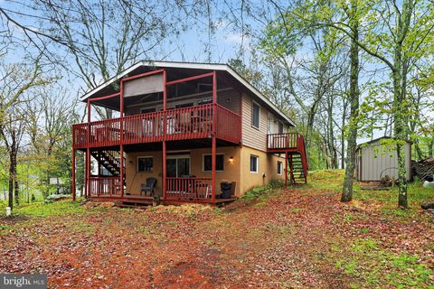 111 HORSESHOE LANE LORDS VALLEY PA 18428