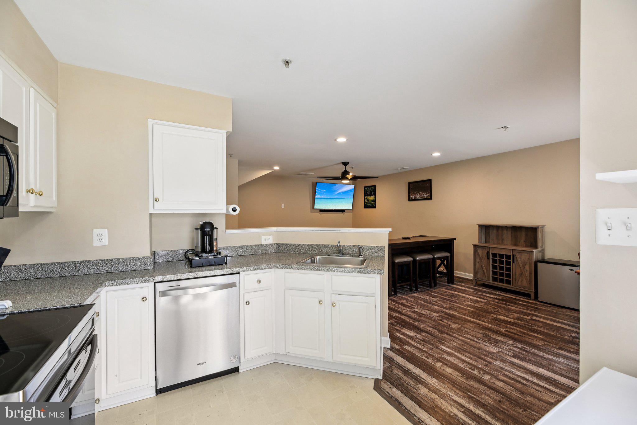 WELLINGTON TRACE - Residential