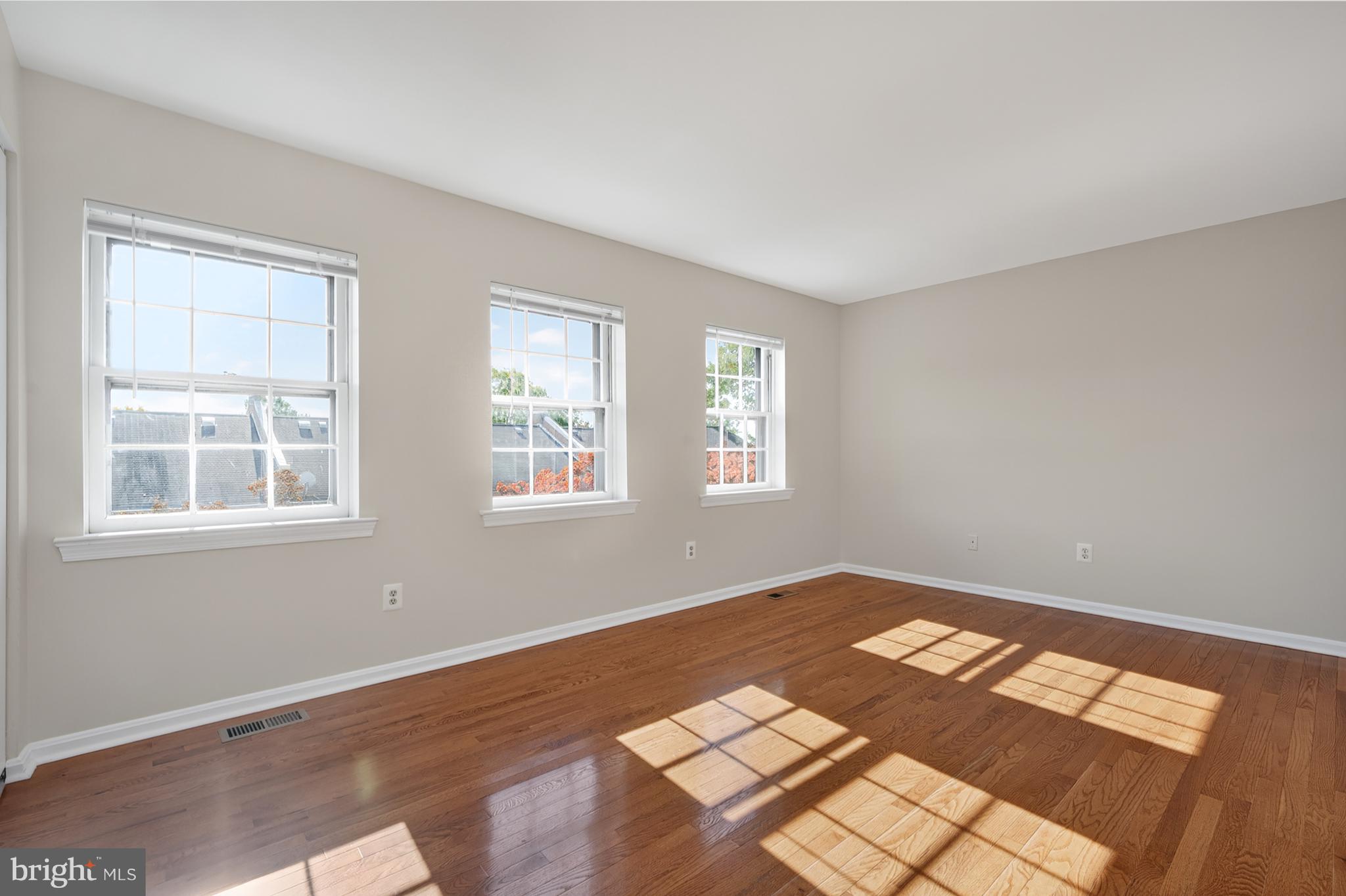 MT VERNON SQUARE TOWNHOUSE - Residential Lease
