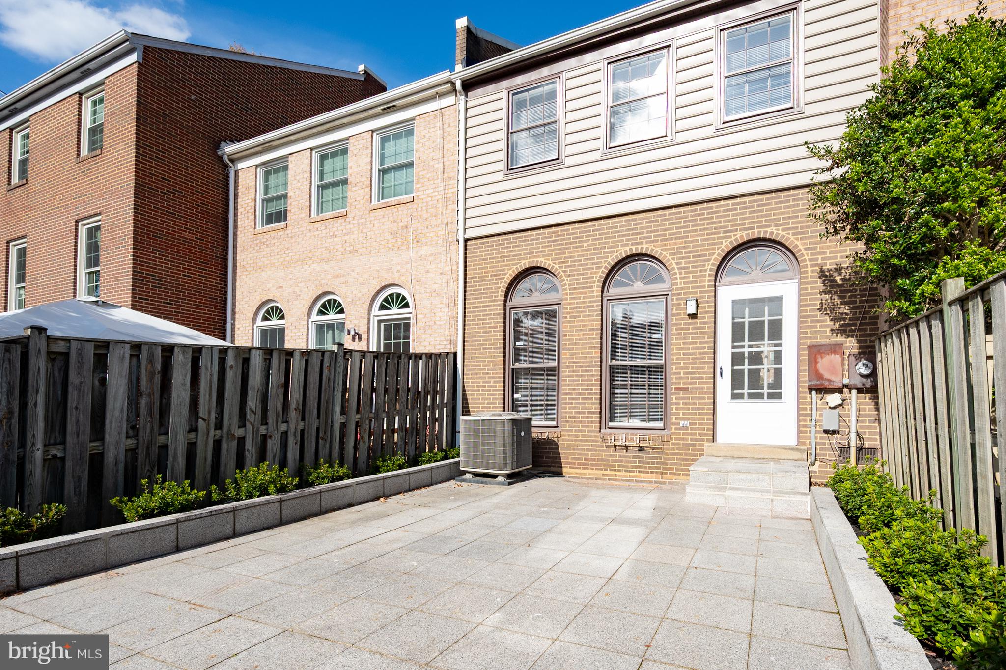 MT VERNON SQUARE TOWNHOUSE - Residential Lease