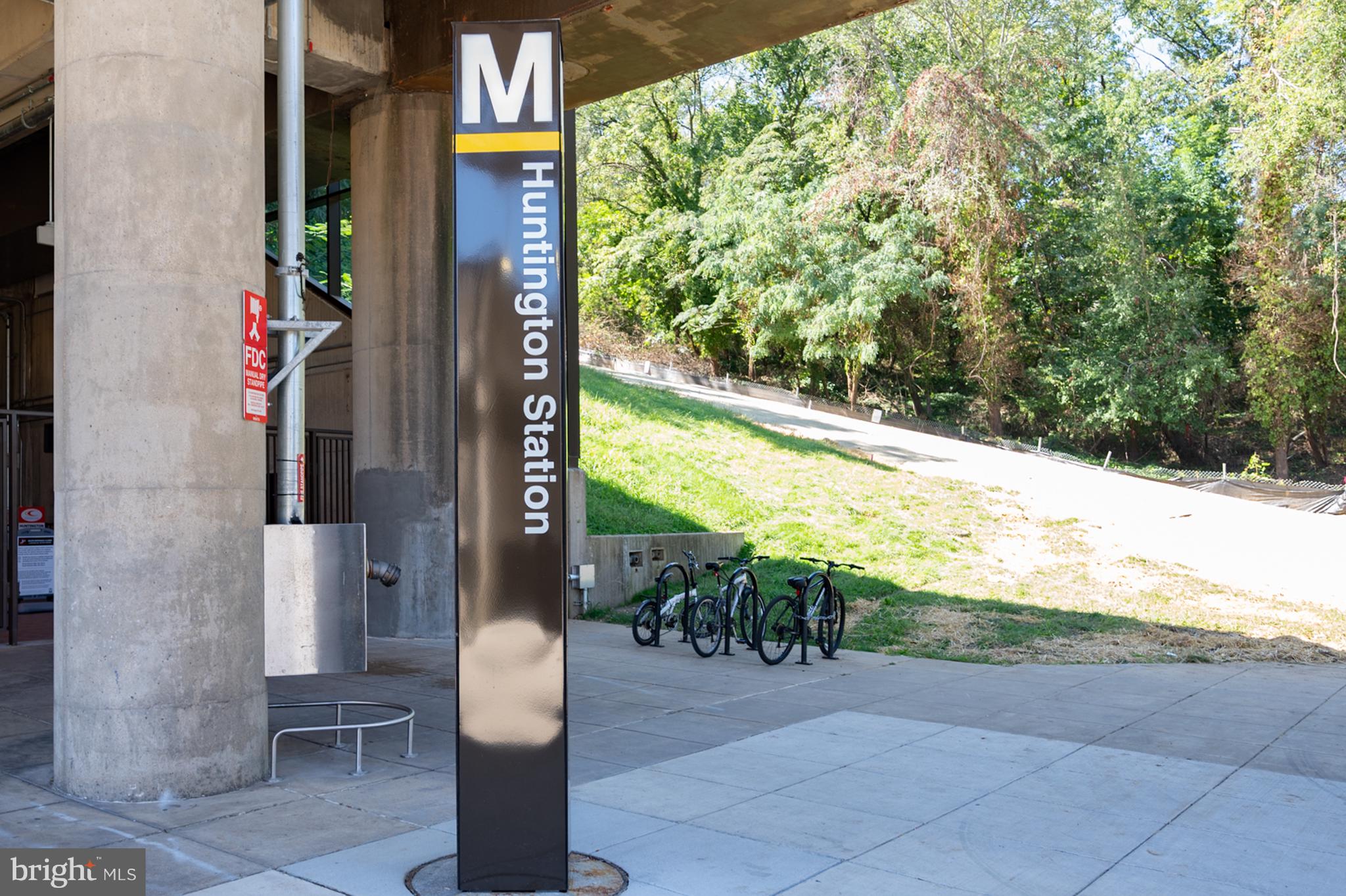 MT VERNON SQUARE TOWNHOUSE - Residential Lease