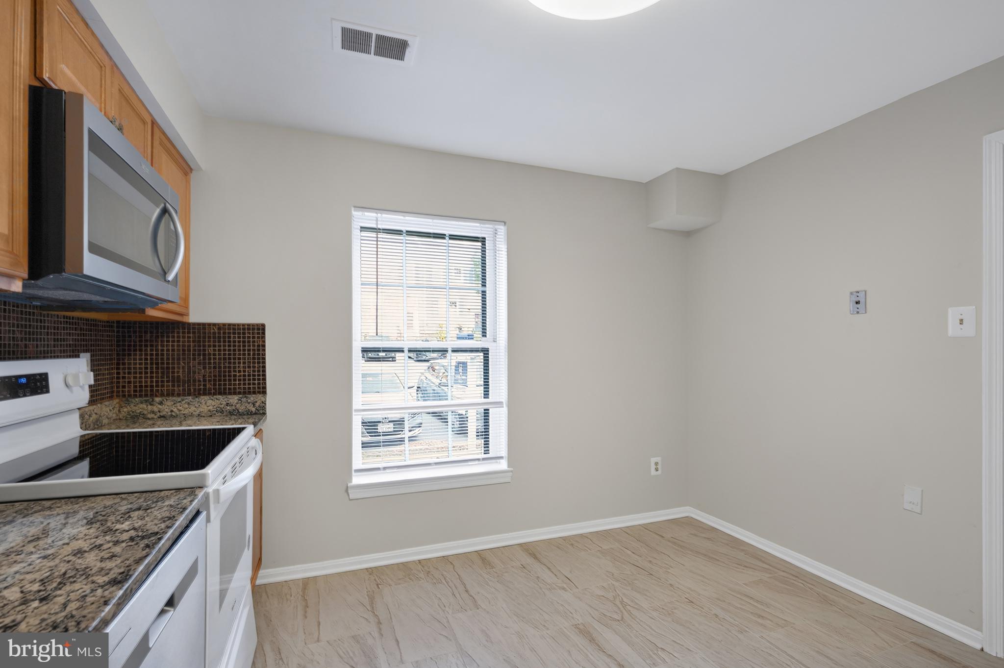 MT VERNON SQUARE TOWNHOUSE - Residential Lease