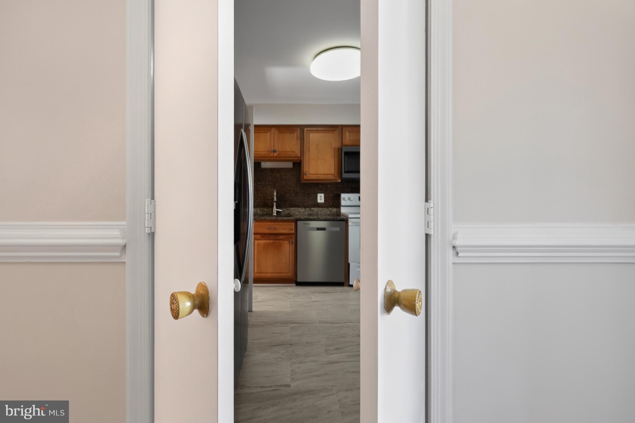 MT VERNON SQUARE TOWNHOUSE - Residential Lease