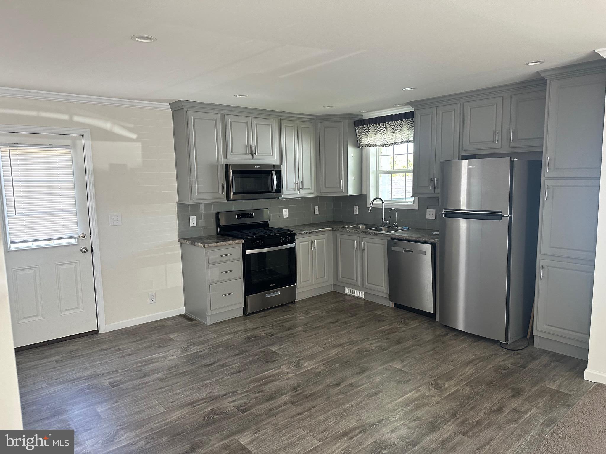 MELODYLAKESCNTRYCLUB - Residential