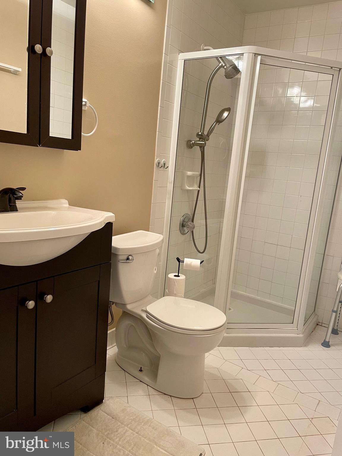 THE FALLS GARDEN - Residential Lease