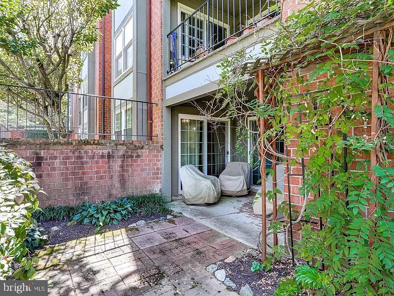 THE FALLS GARDEN - Residential Lease