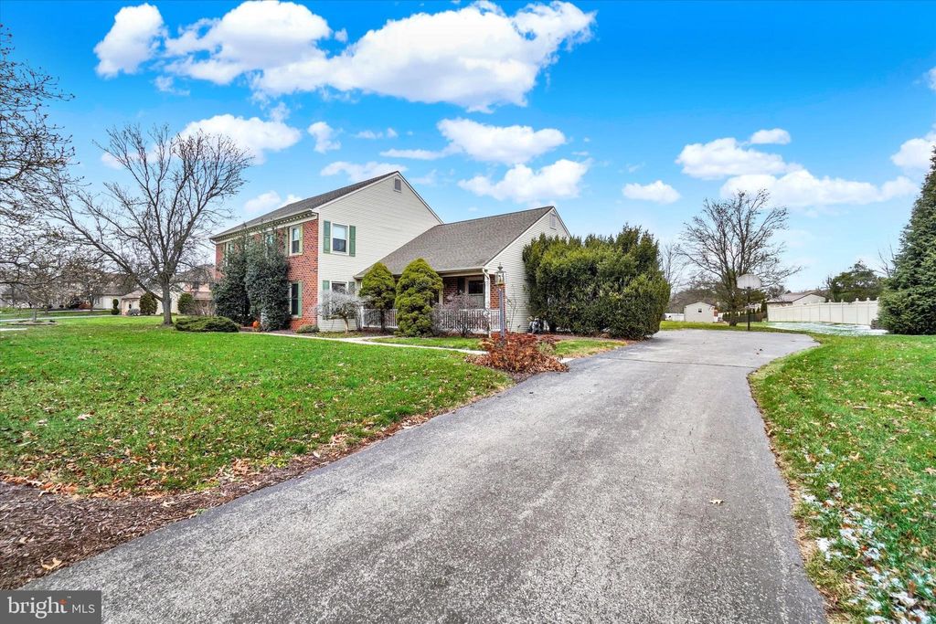 Photo of 2035 Parkton Lane, YORK, PA 17408 (MLS # PAYK2094820)