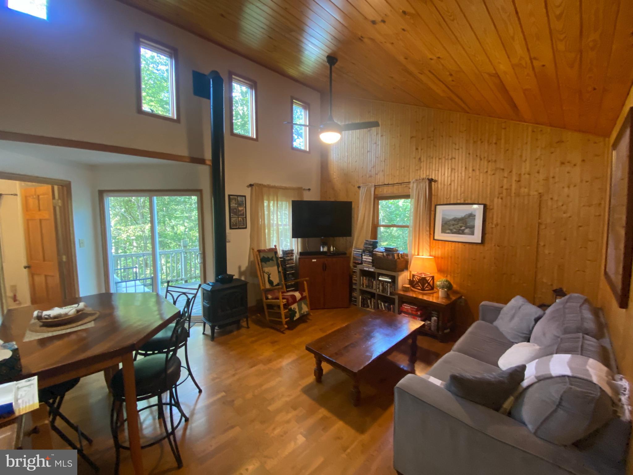 SKYLINE LAKES - Residential