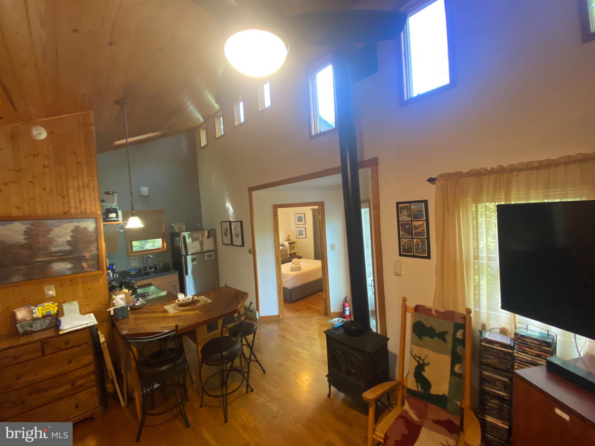 SKYLINE LAKES - Residential