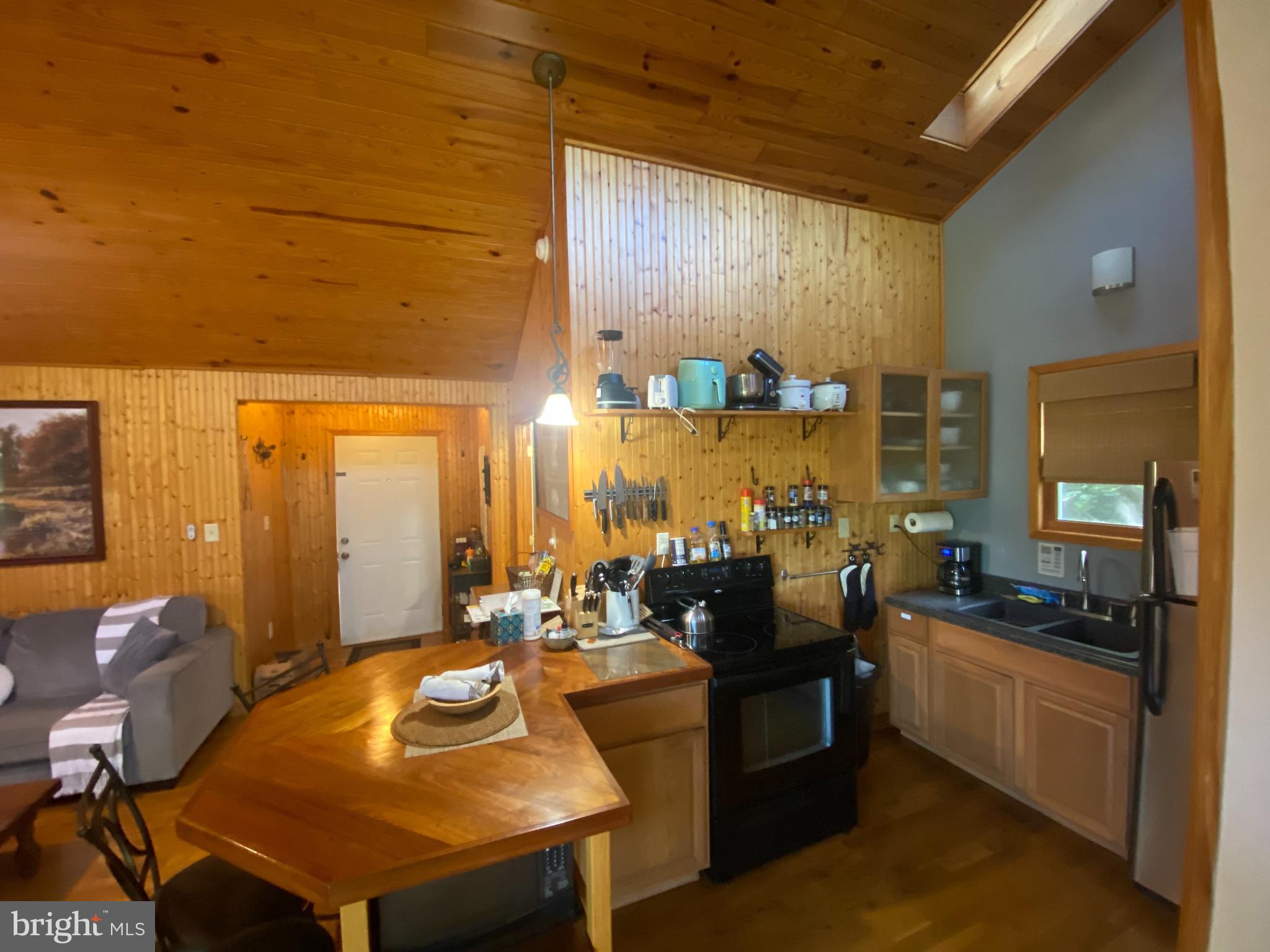 SKYLINE LAKES - Residential