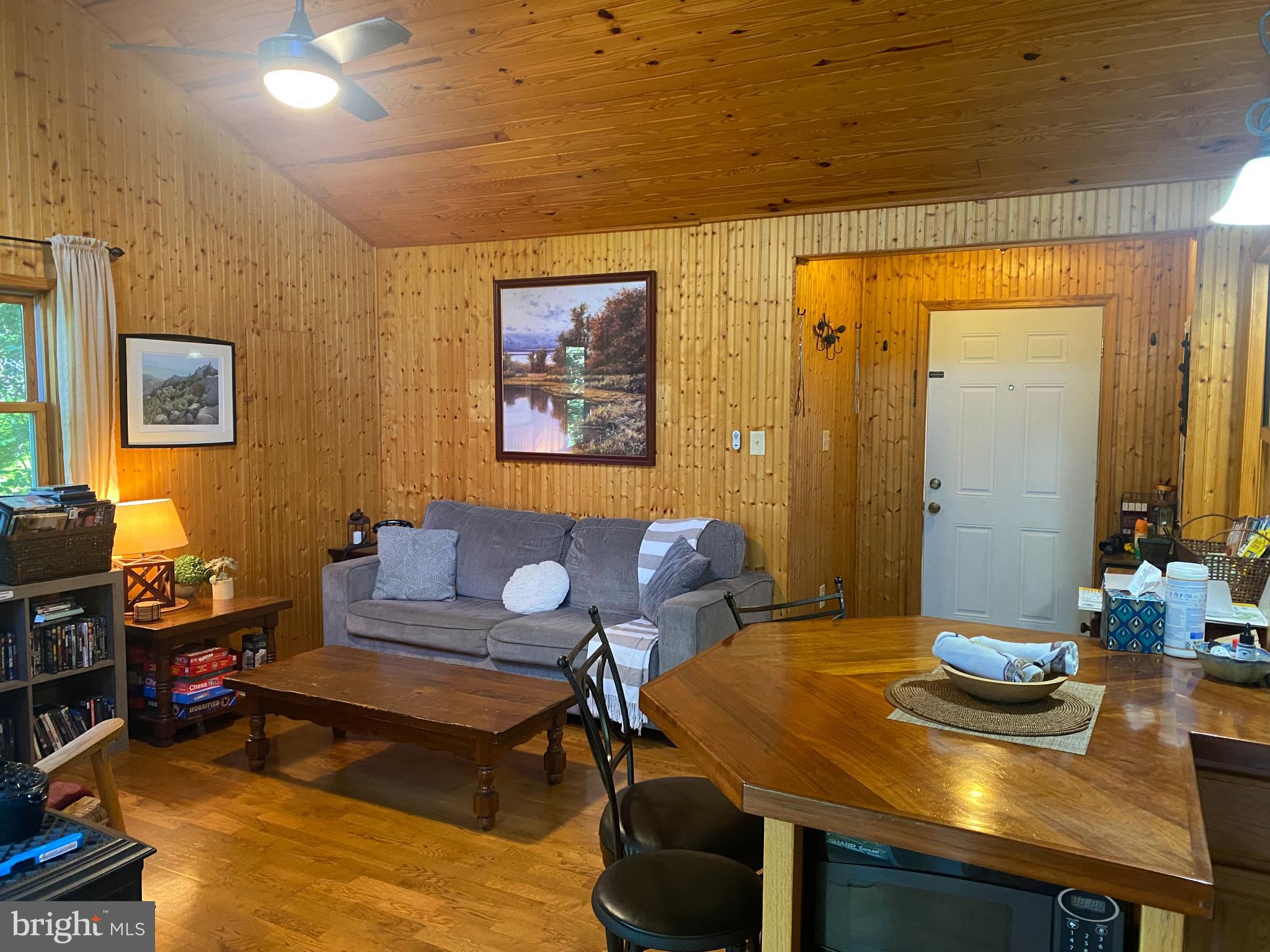 SKYLINE LAKES - Residential