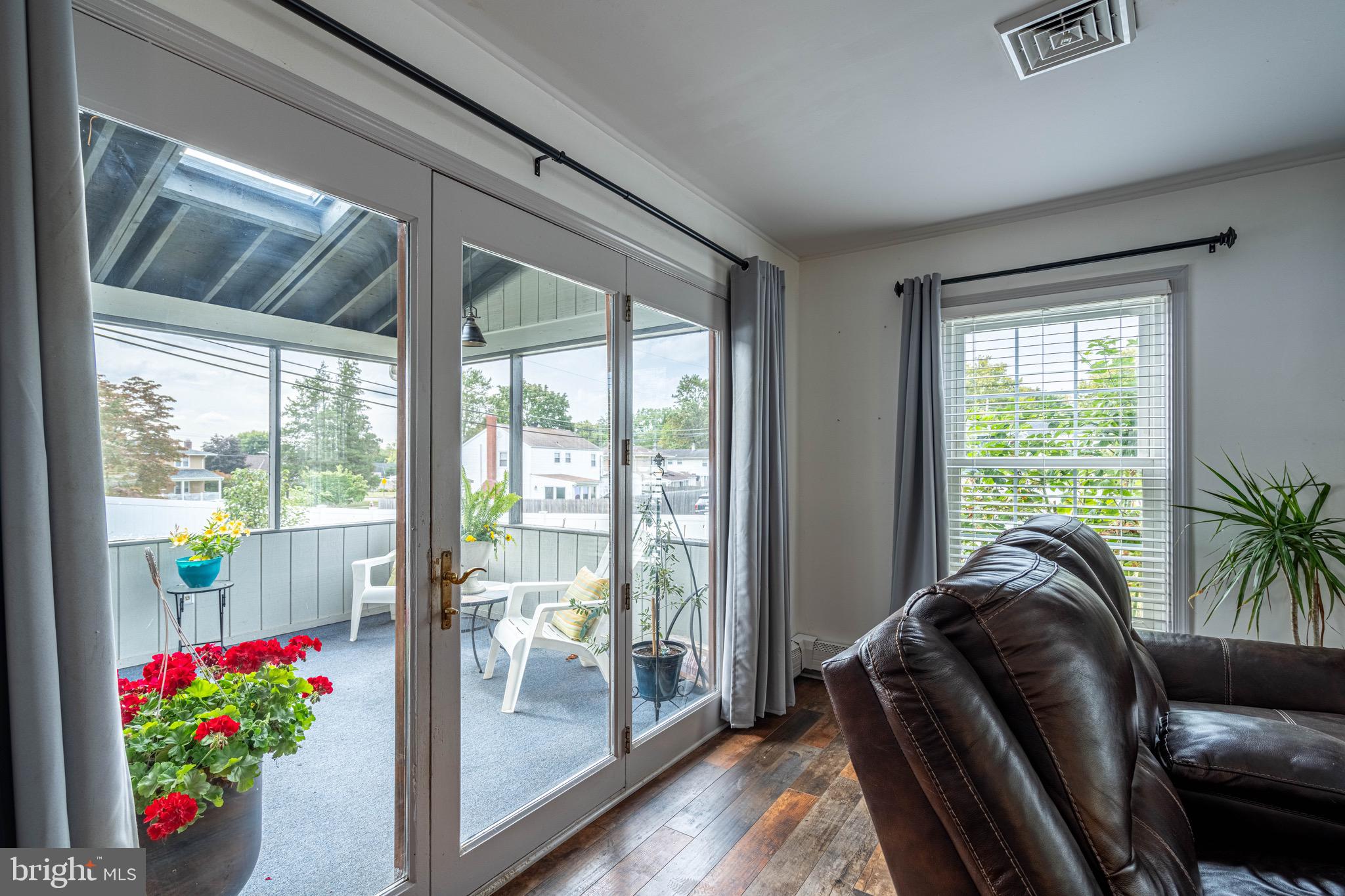 TWIN OAKS - Residential