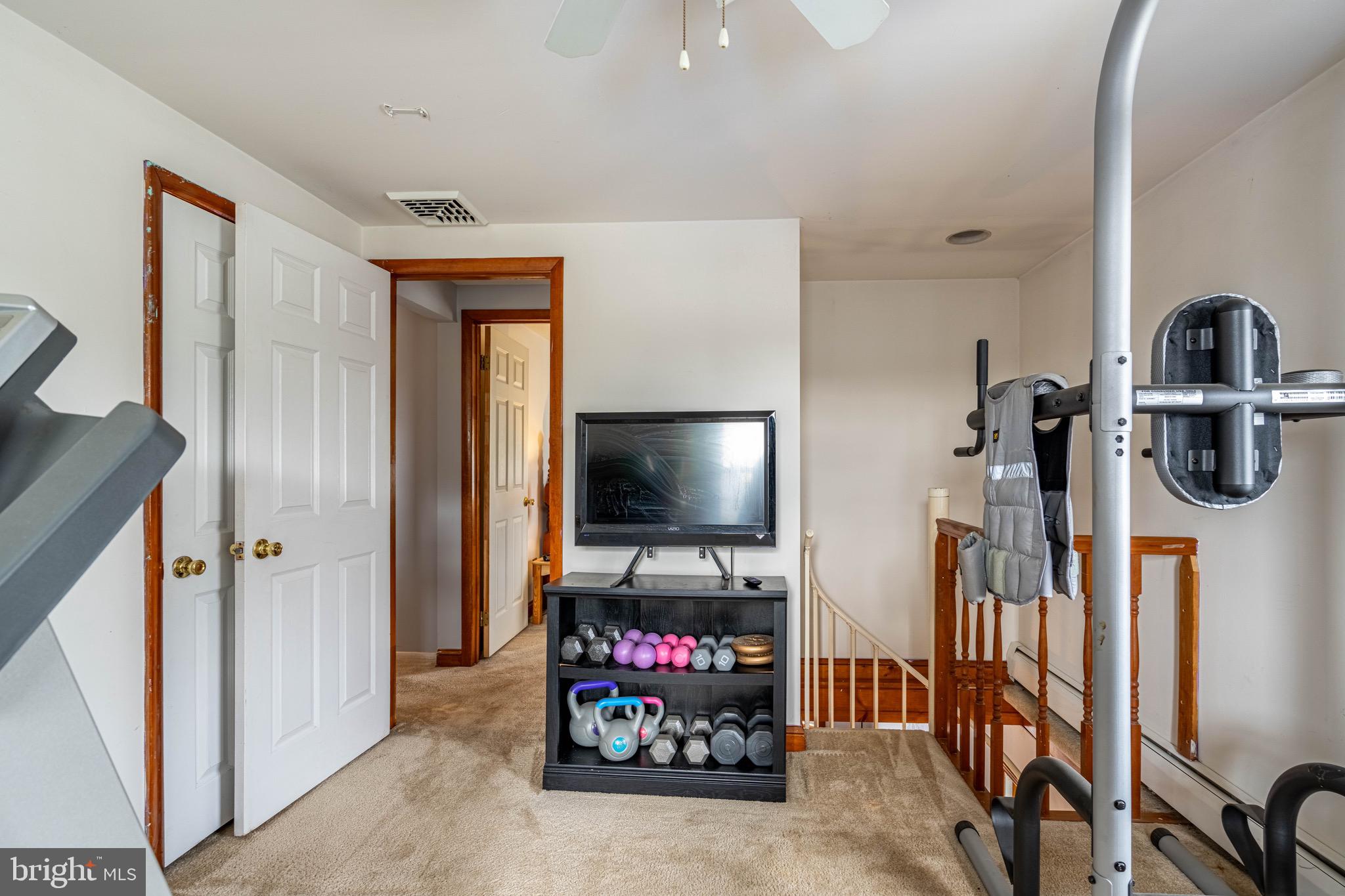 TWIN OAKS - Residential