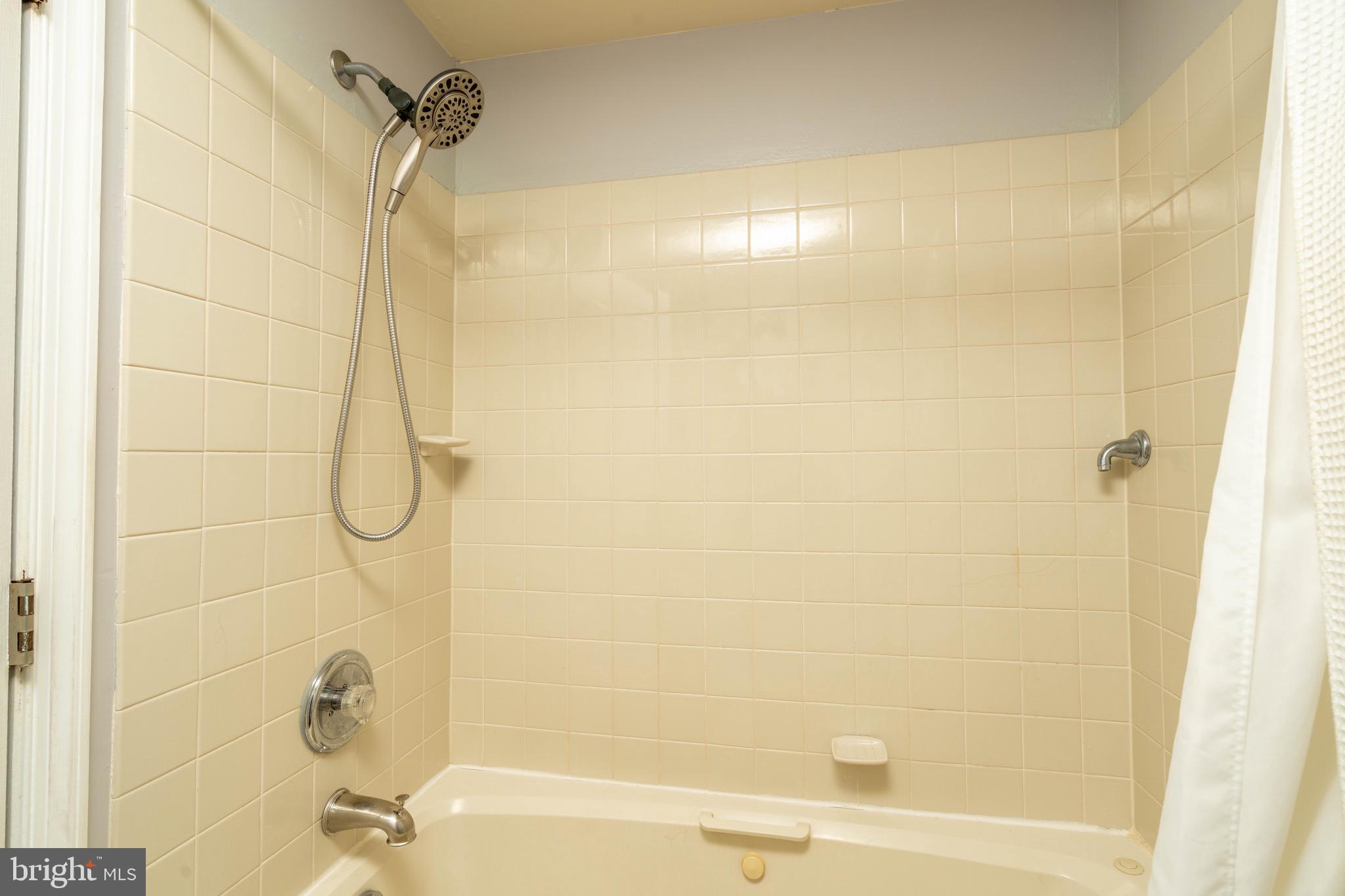 TWIN OAKS - Residential