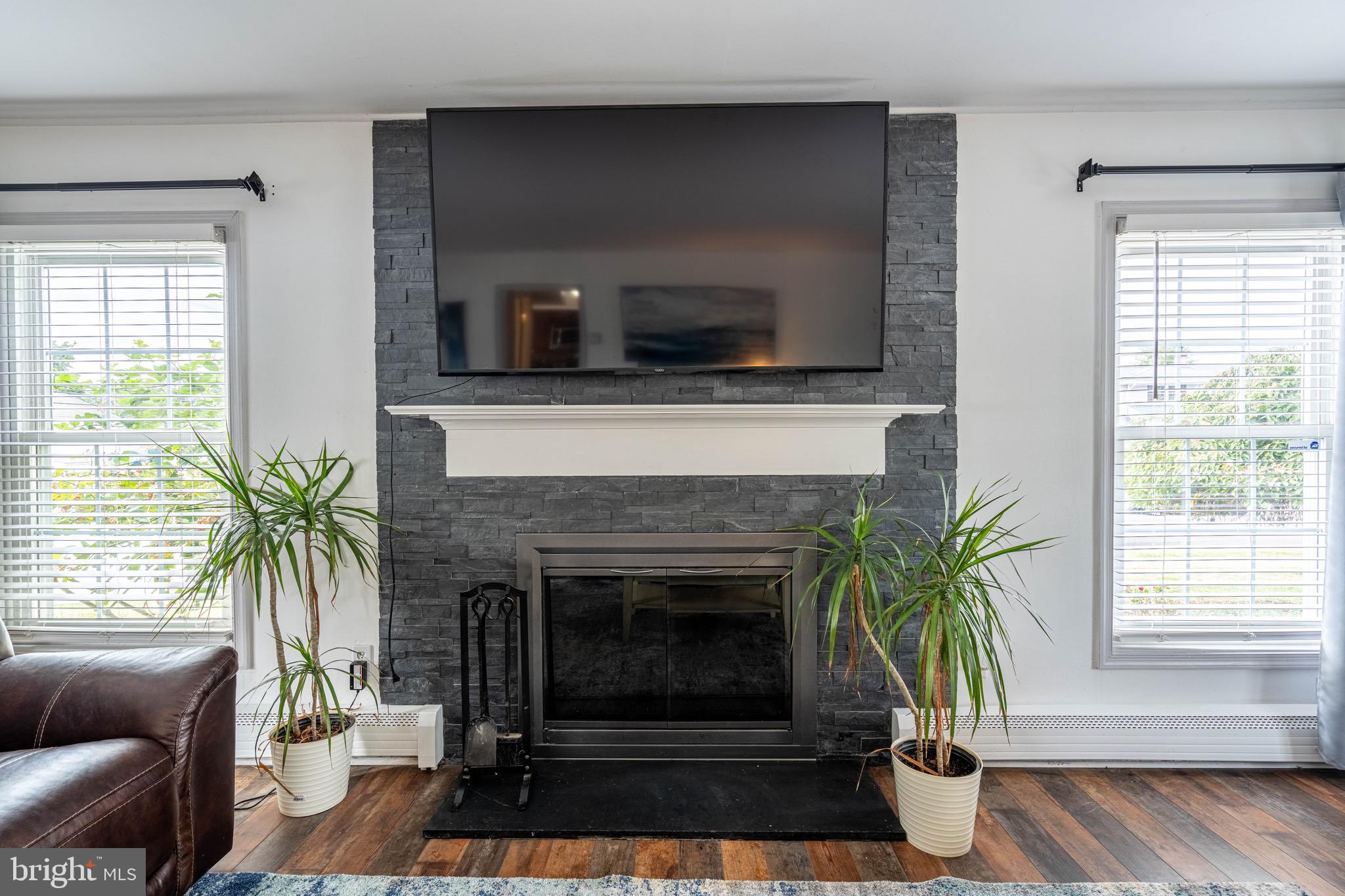 TWIN OAKS - Residential