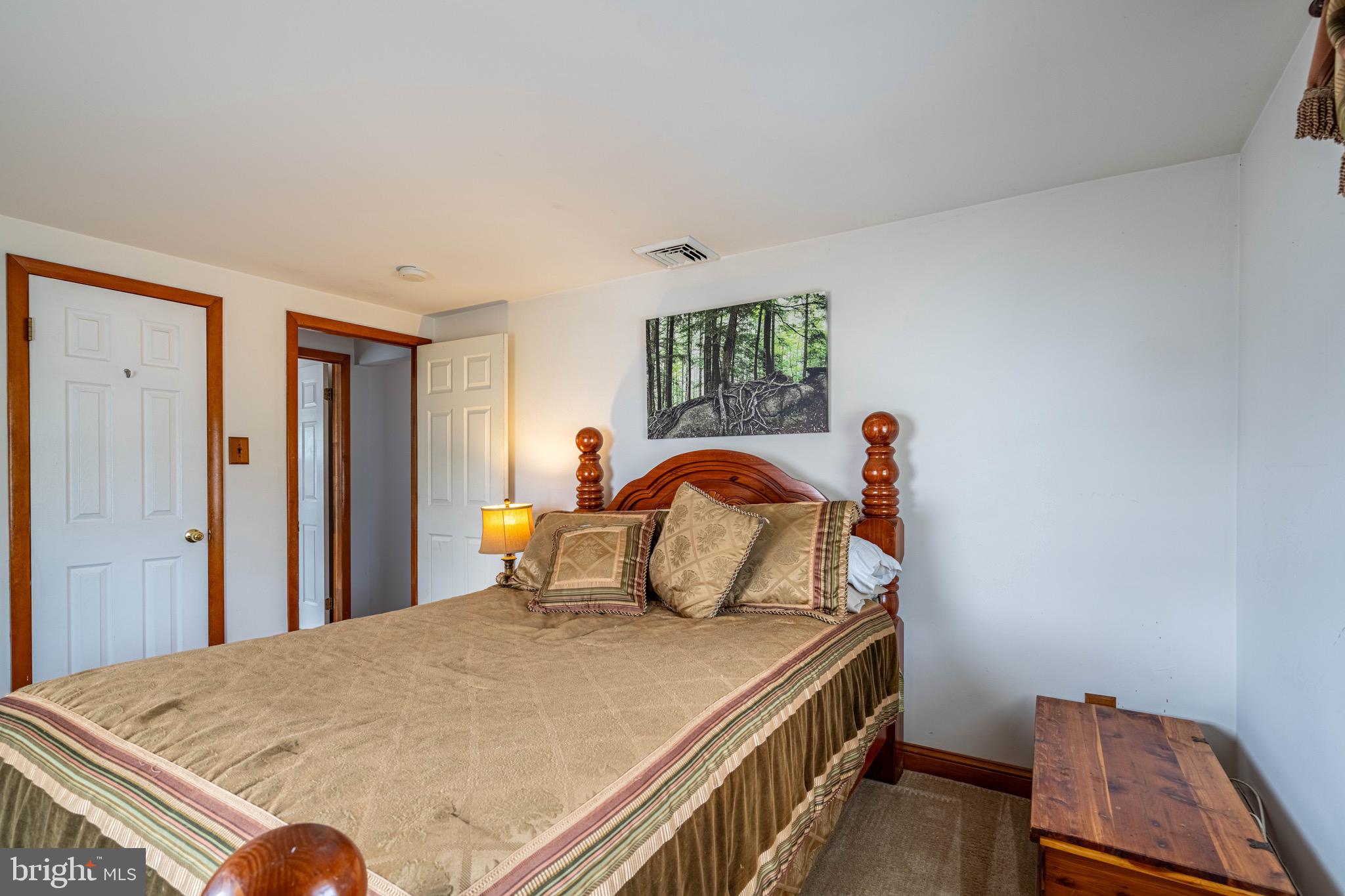 TWIN OAKS - Residential