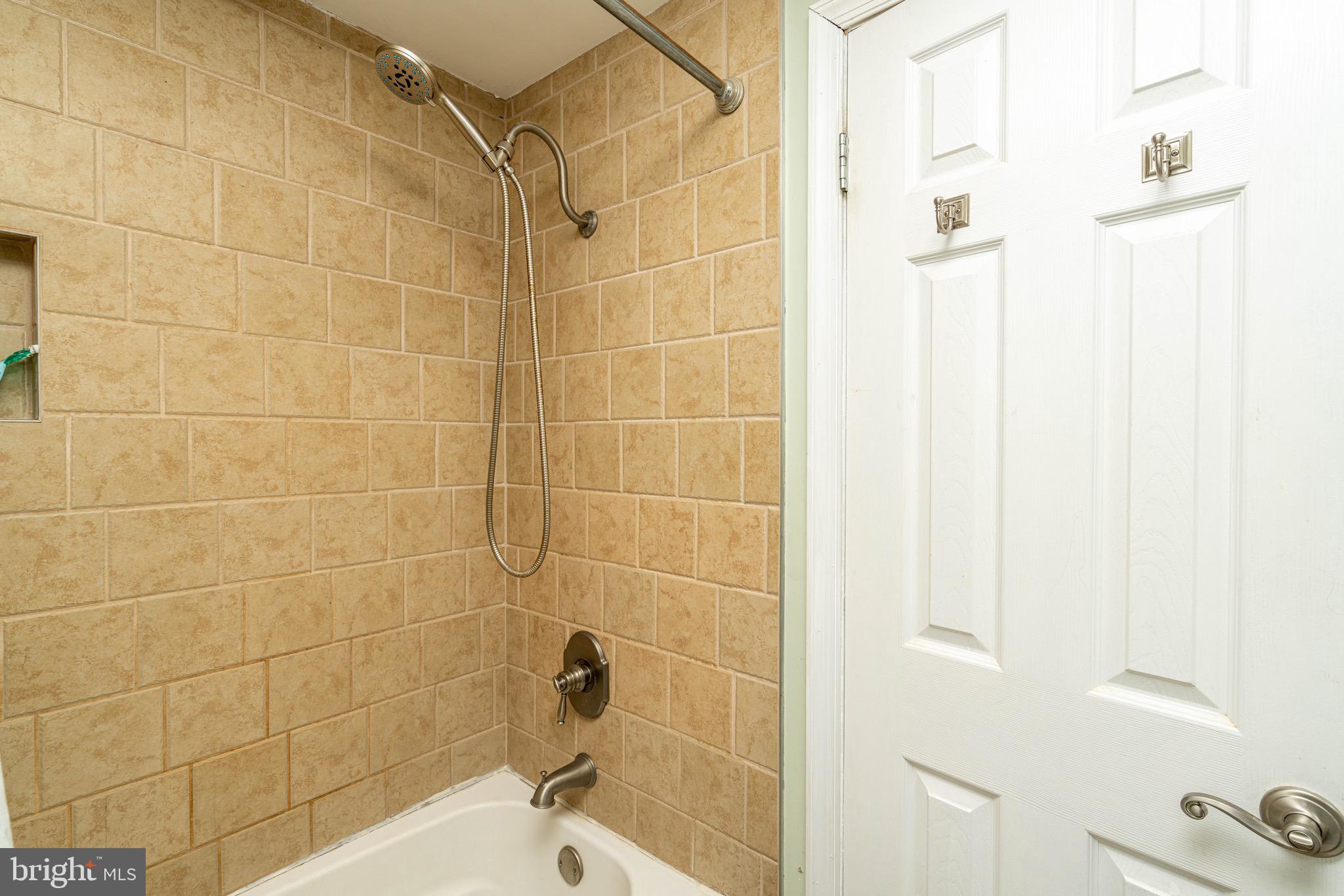 TWIN OAKS - Residential