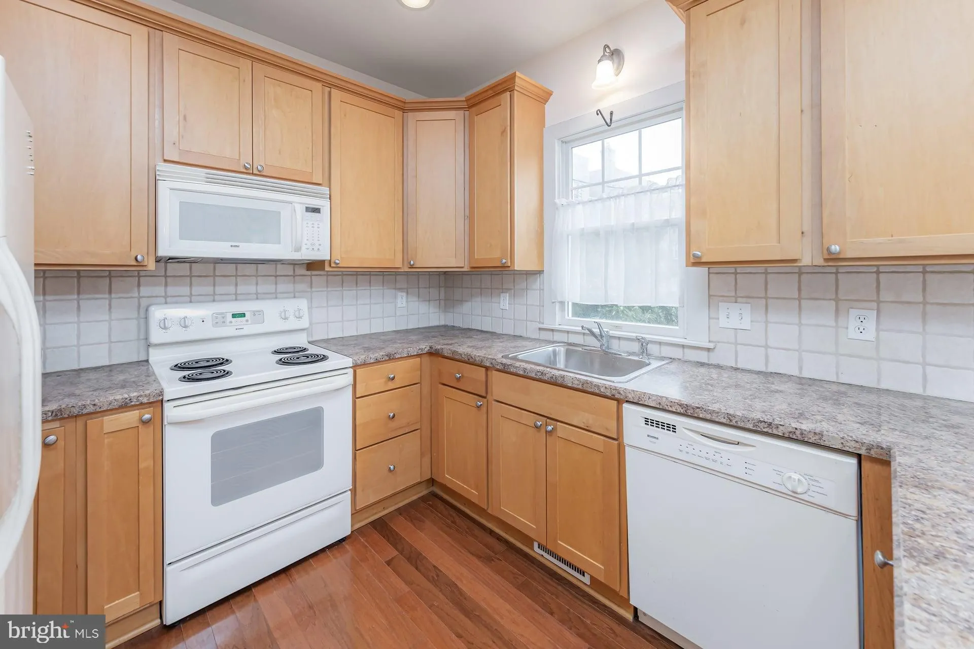 Ventnor City, New Jersey 08406, United States, 3 Bedrooms Bedrooms, ,3 BathroomsBathrooms,Residential,Pending,213025