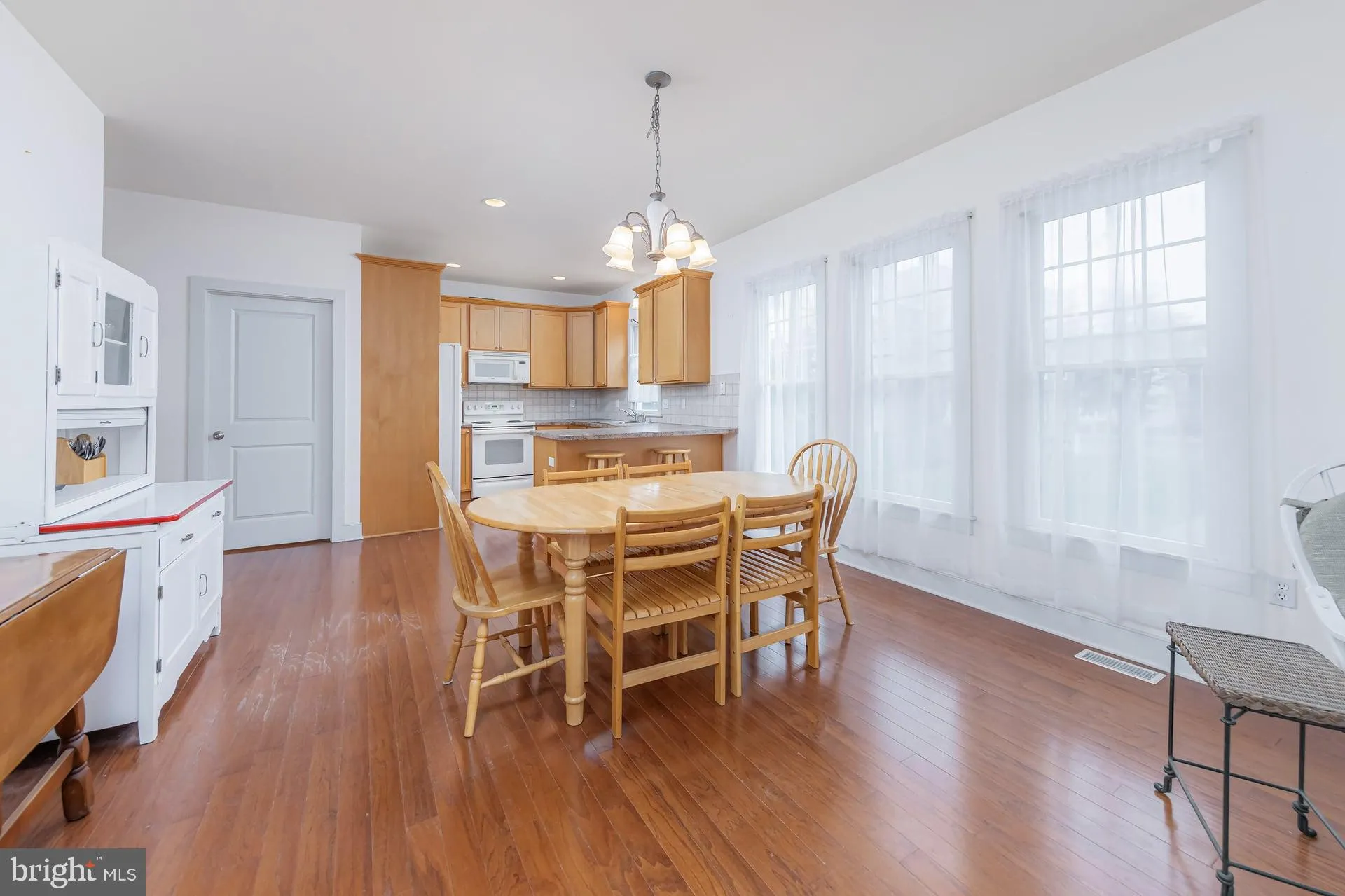 Ventnor City, New Jersey 08406, United States, 3 Bedrooms Bedrooms, ,3 BathroomsBathrooms,Residential,Pending,213025