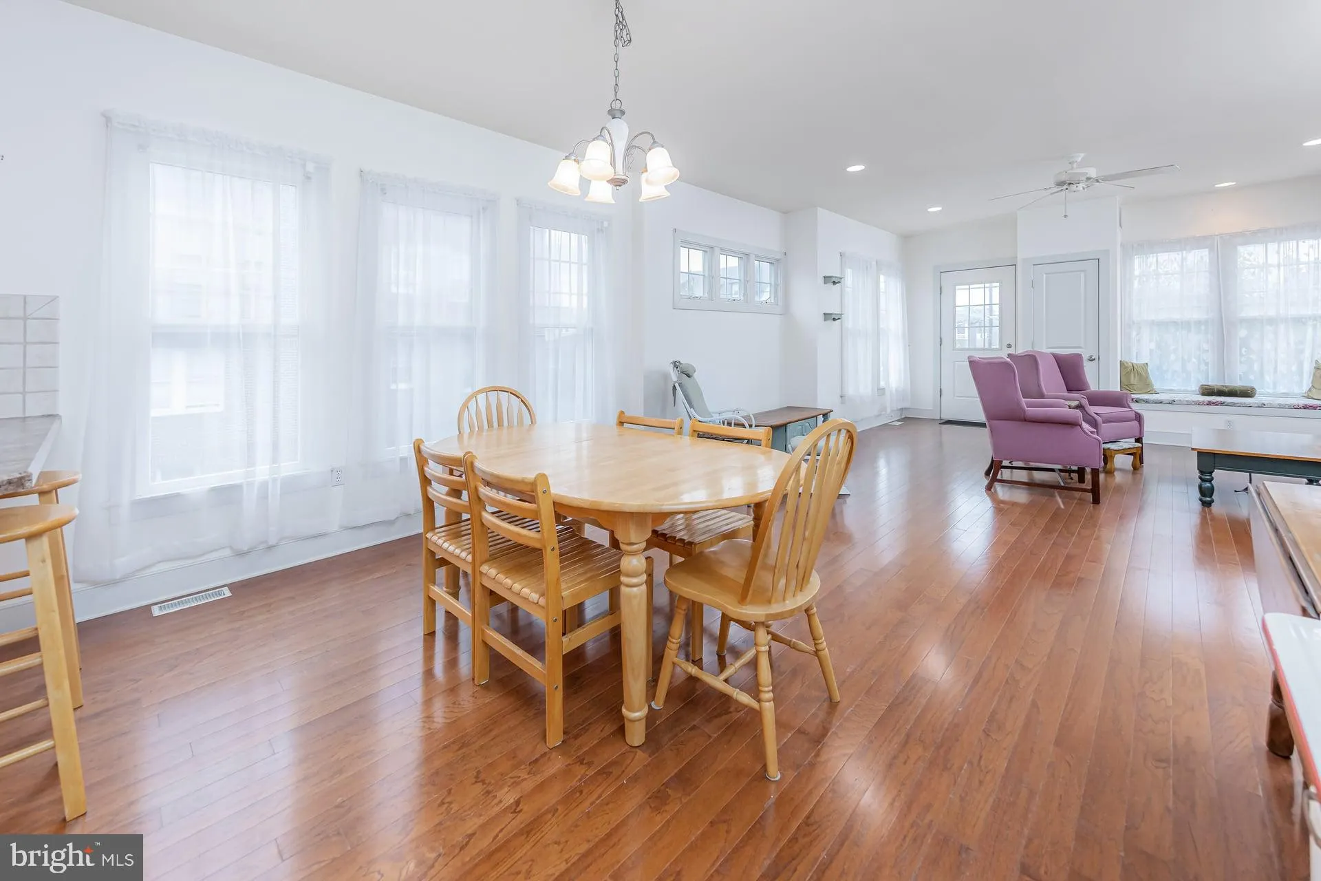 Ventnor City, New Jersey 08406, United States, 3 Bedrooms Bedrooms, ,3 BathroomsBathrooms,Residential,Pending,213025