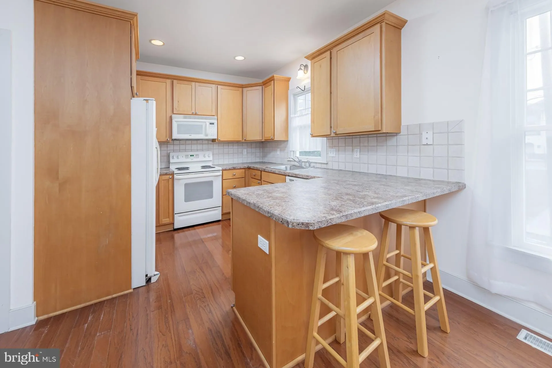 Ventnor City, New Jersey 08406, United States, 3 Bedrooms Bedrooms, ,3 BathroomsBathrooms,Residential,Pending,213025