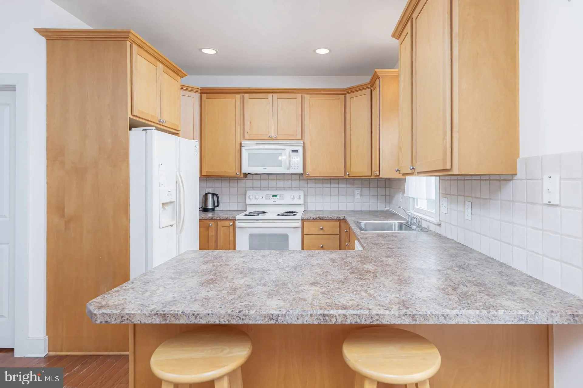 Ventnor City, New Jersey 08406, United States, 3 Bedrooms Bedrooms, ,3 BathroomsBathrooms,Residential,Pending,213025