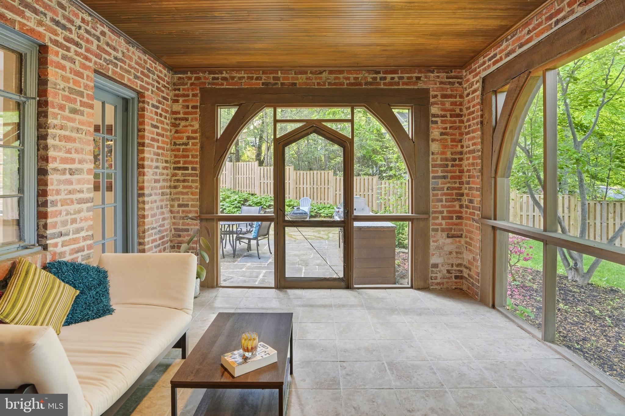 GREENWICH FOREST - Residential