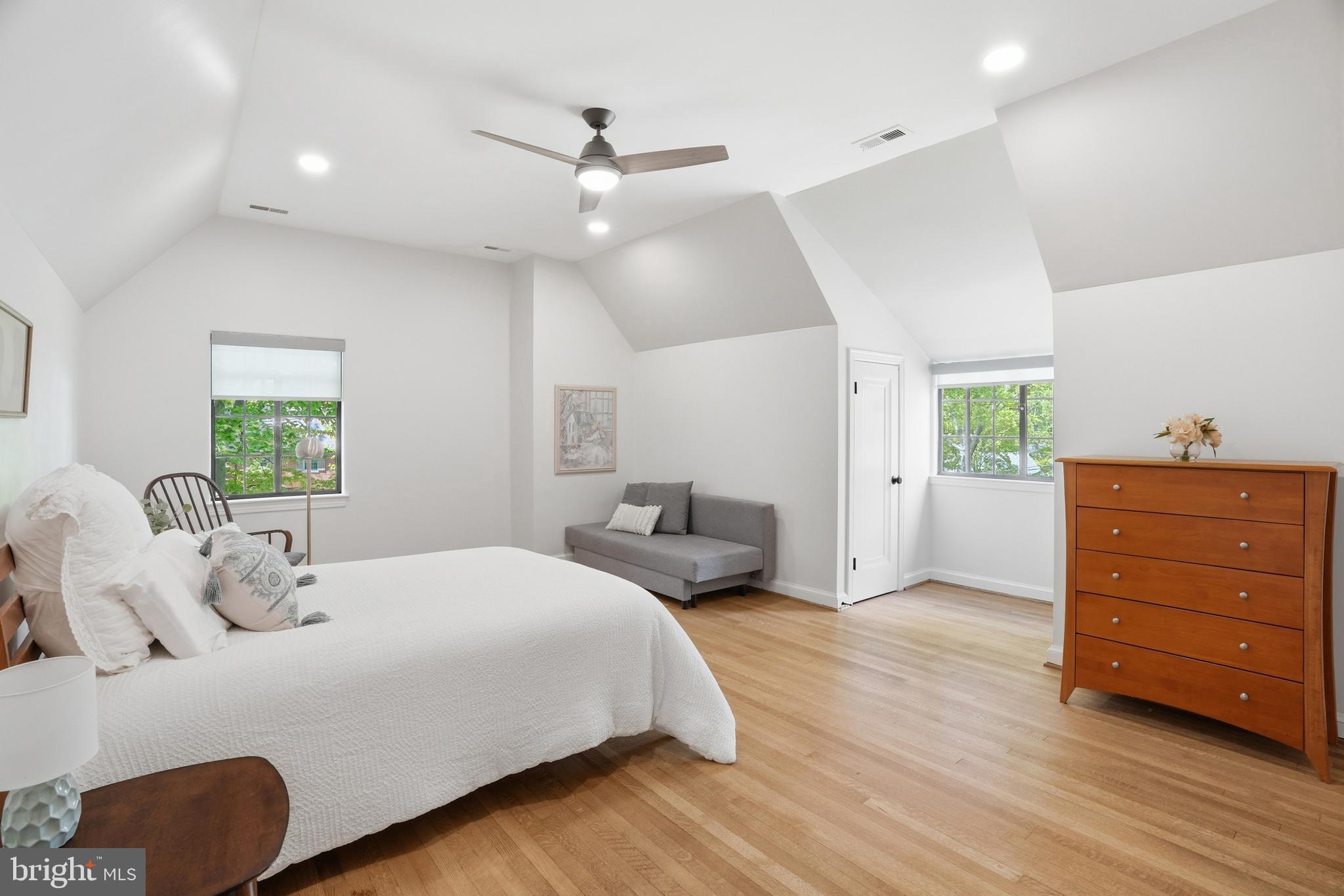 GREENWICH FOREST - Residential