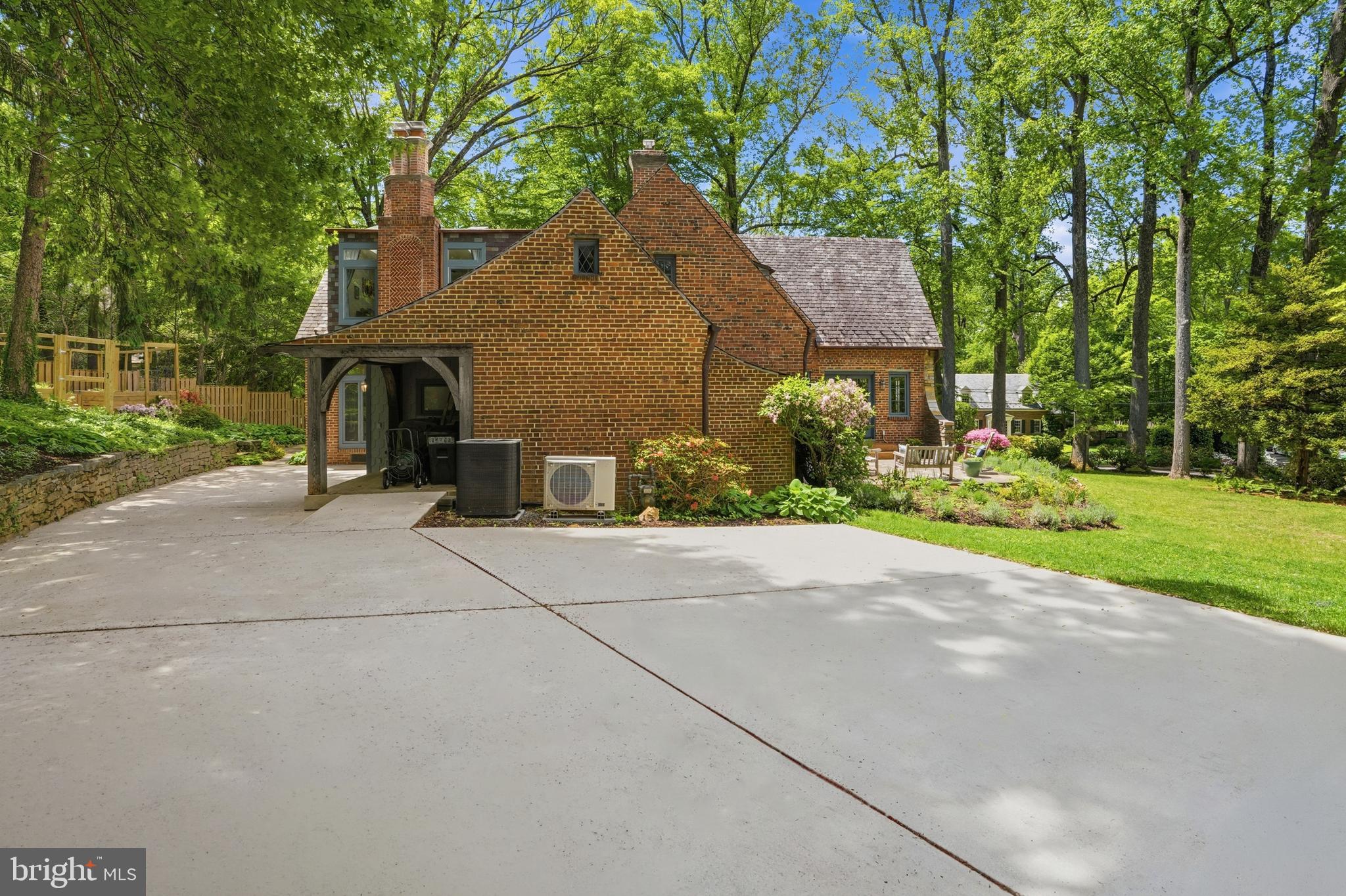 GREENWICH FOREST - Residential