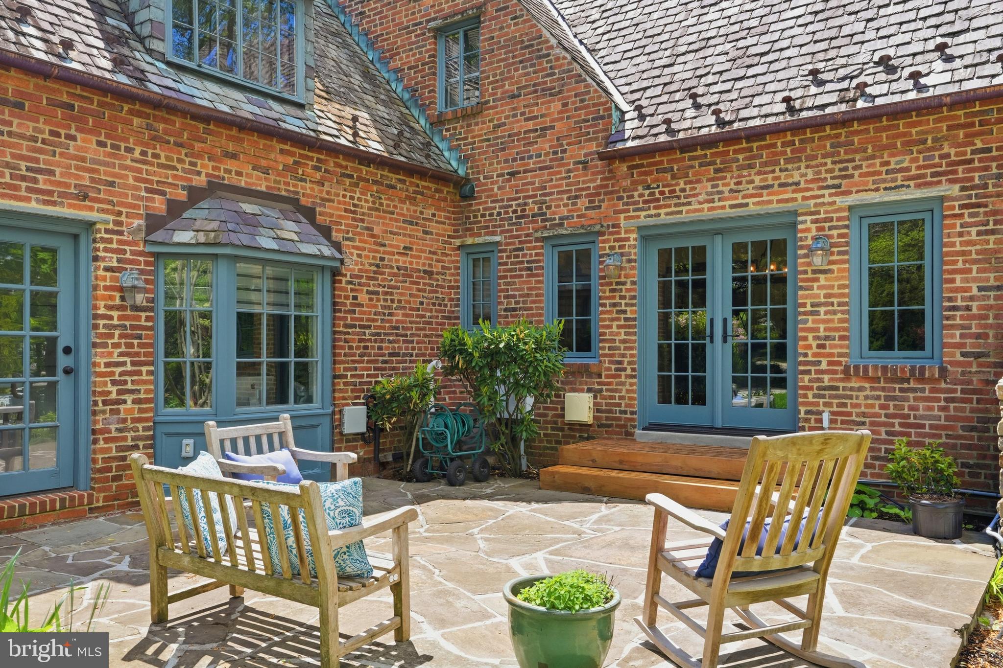 GREENWICH FOREST - Residential