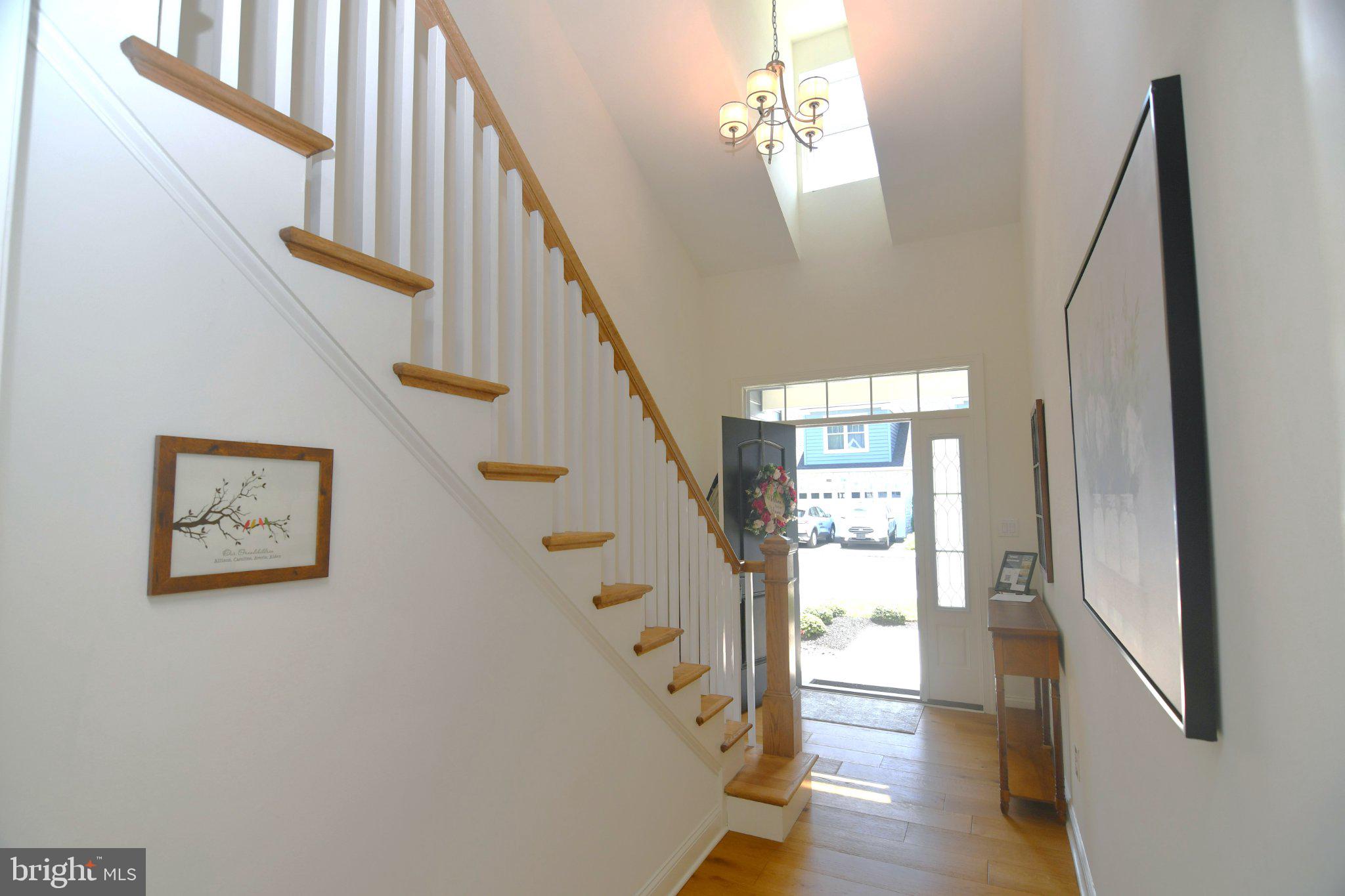 924 HOLDEN COURT