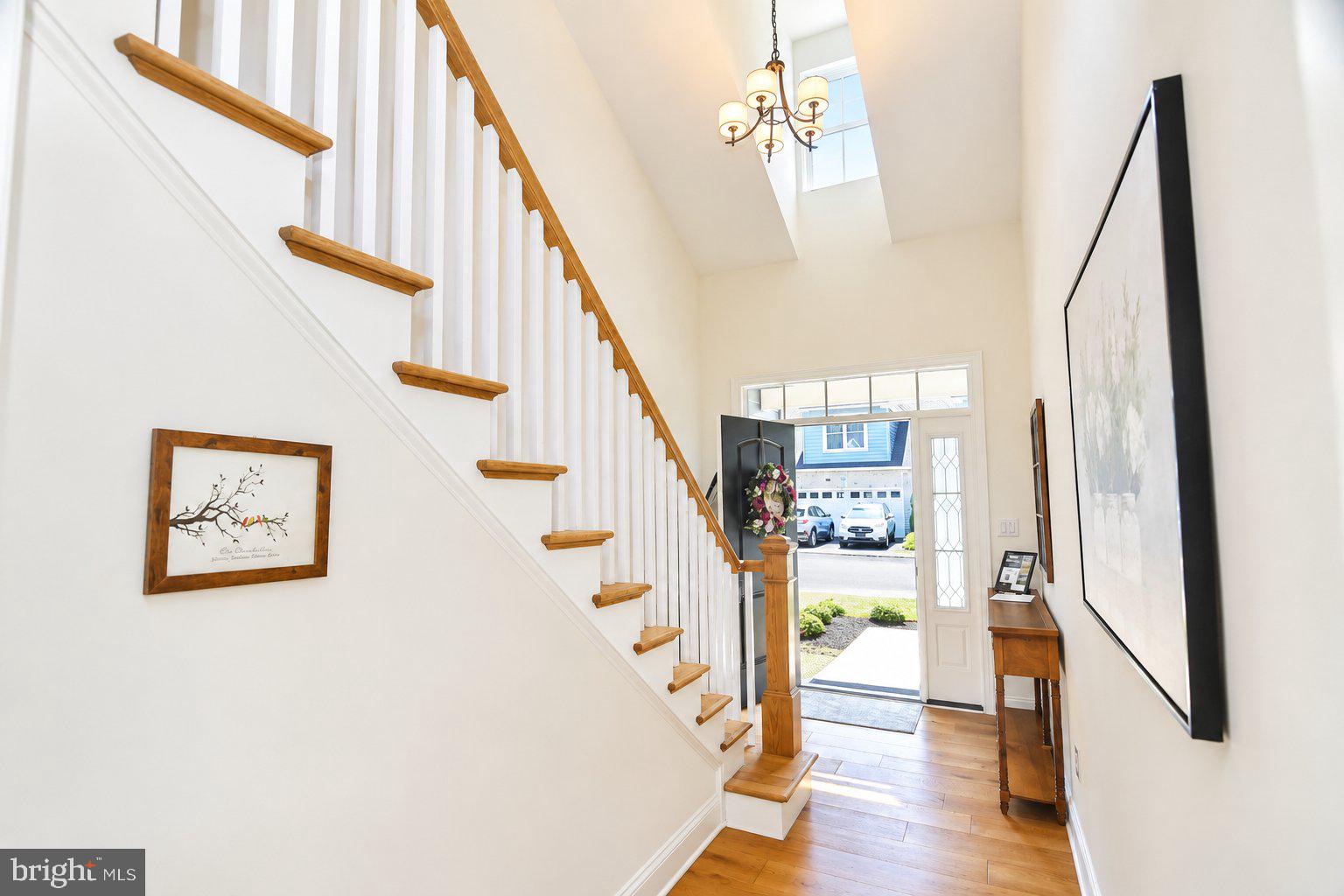 924 HOLDEN COURT