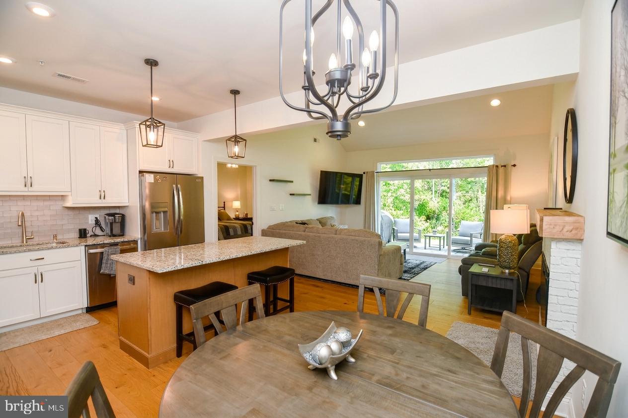924 HOLDEN COURT