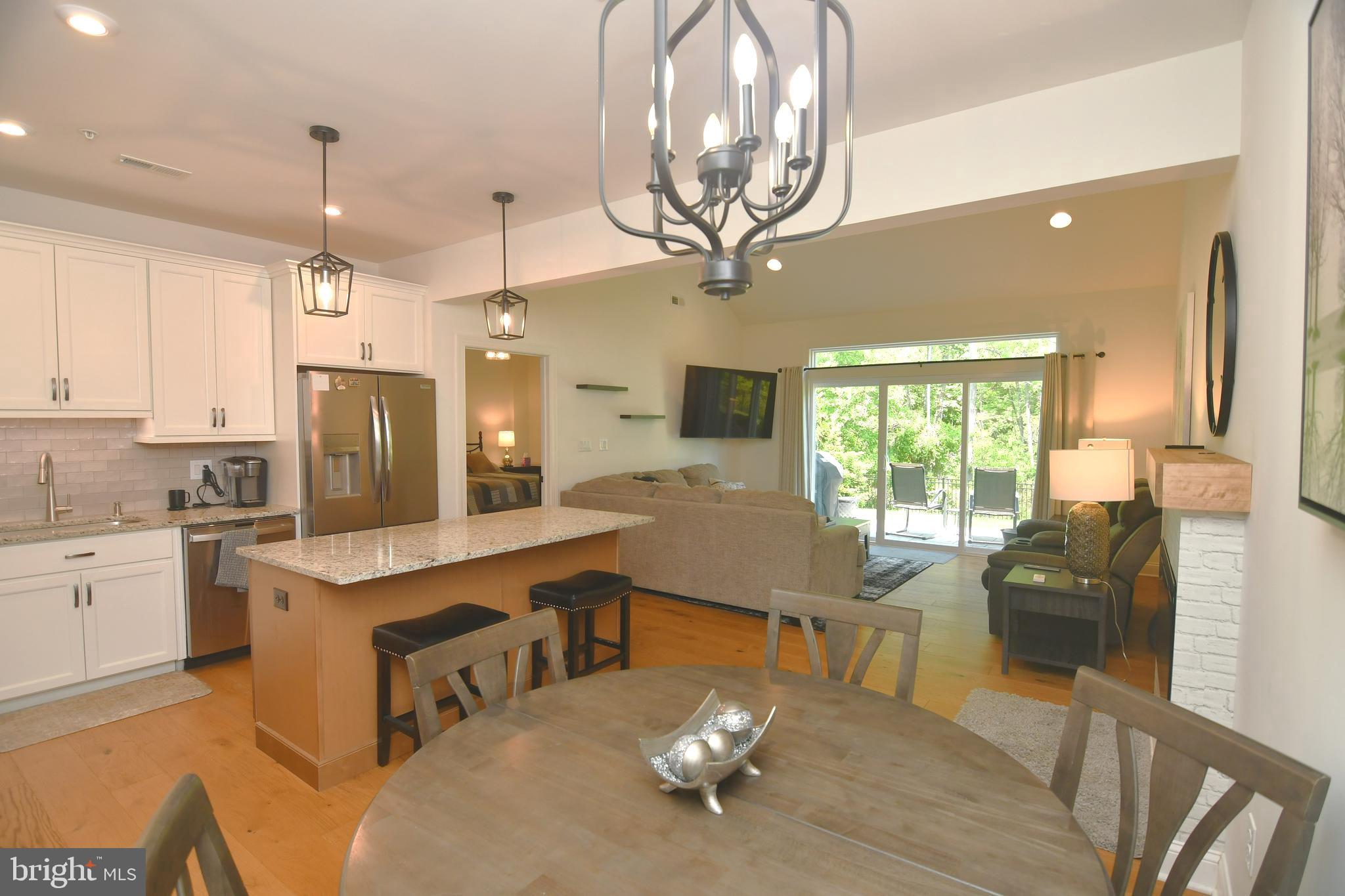 924 HOLDEN COURT
