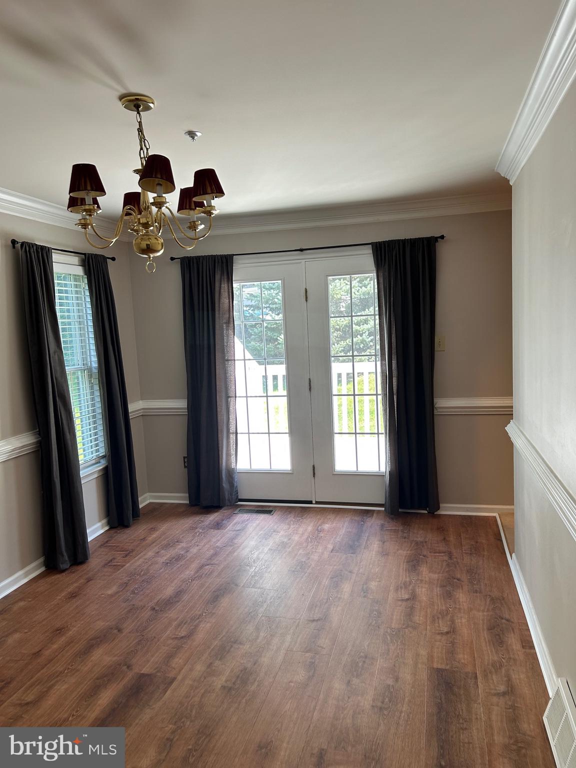 EVIAN - Residential Lease