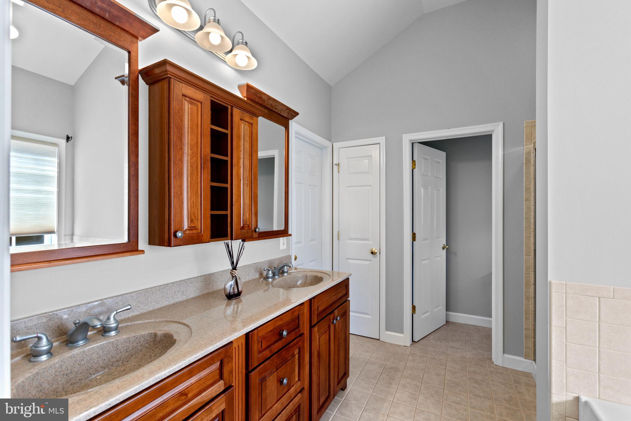 THE VILLAGE CASE - Residential